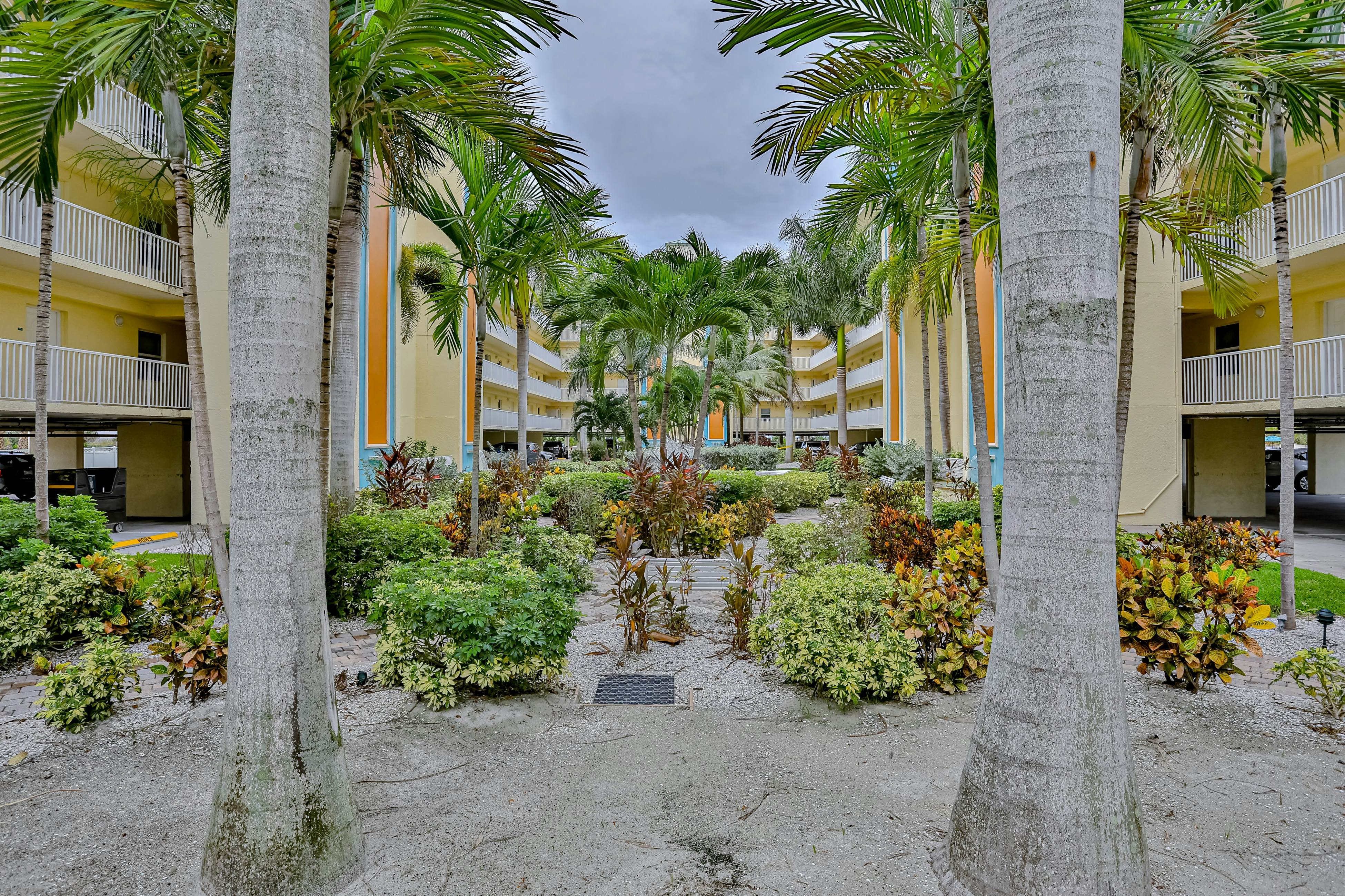 Beachfront and family friendly condo with two pools & hot tub- steps to the Gulf