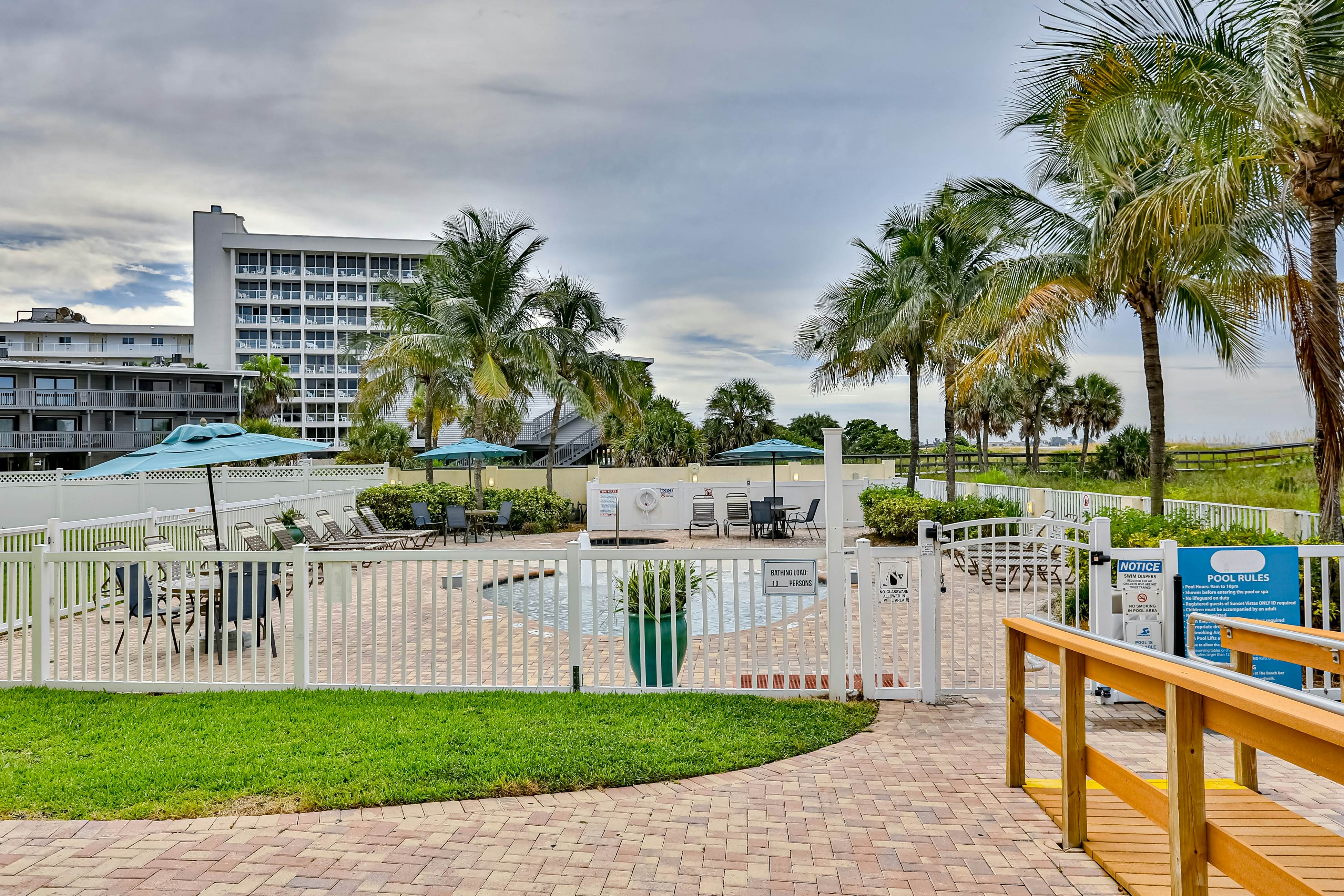 Beachfront and family friendly condo with two pools & hot tub- steps to the Gulf