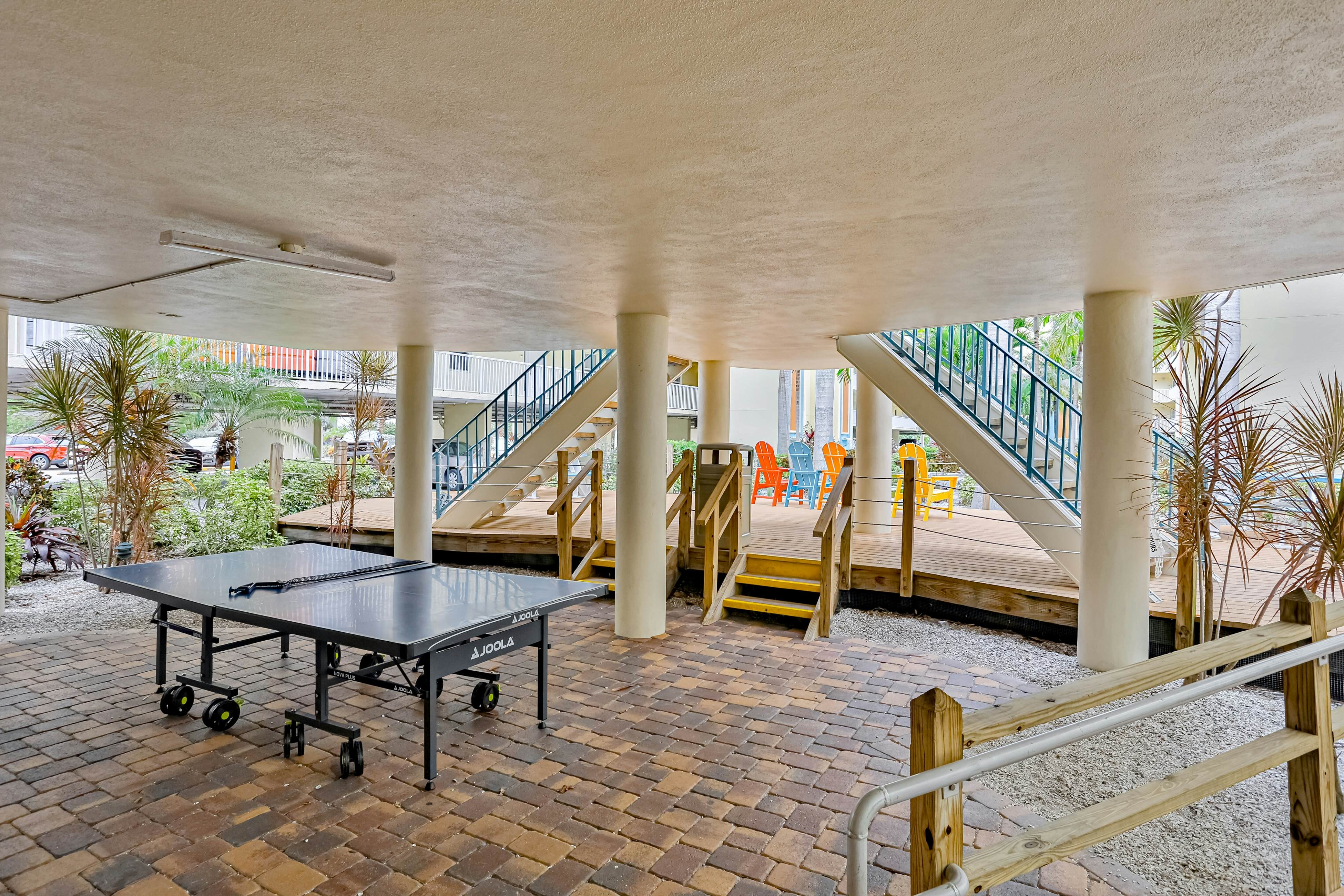 Beachfront and family friendly condo with two pools & hot tub- steps to the Gulf