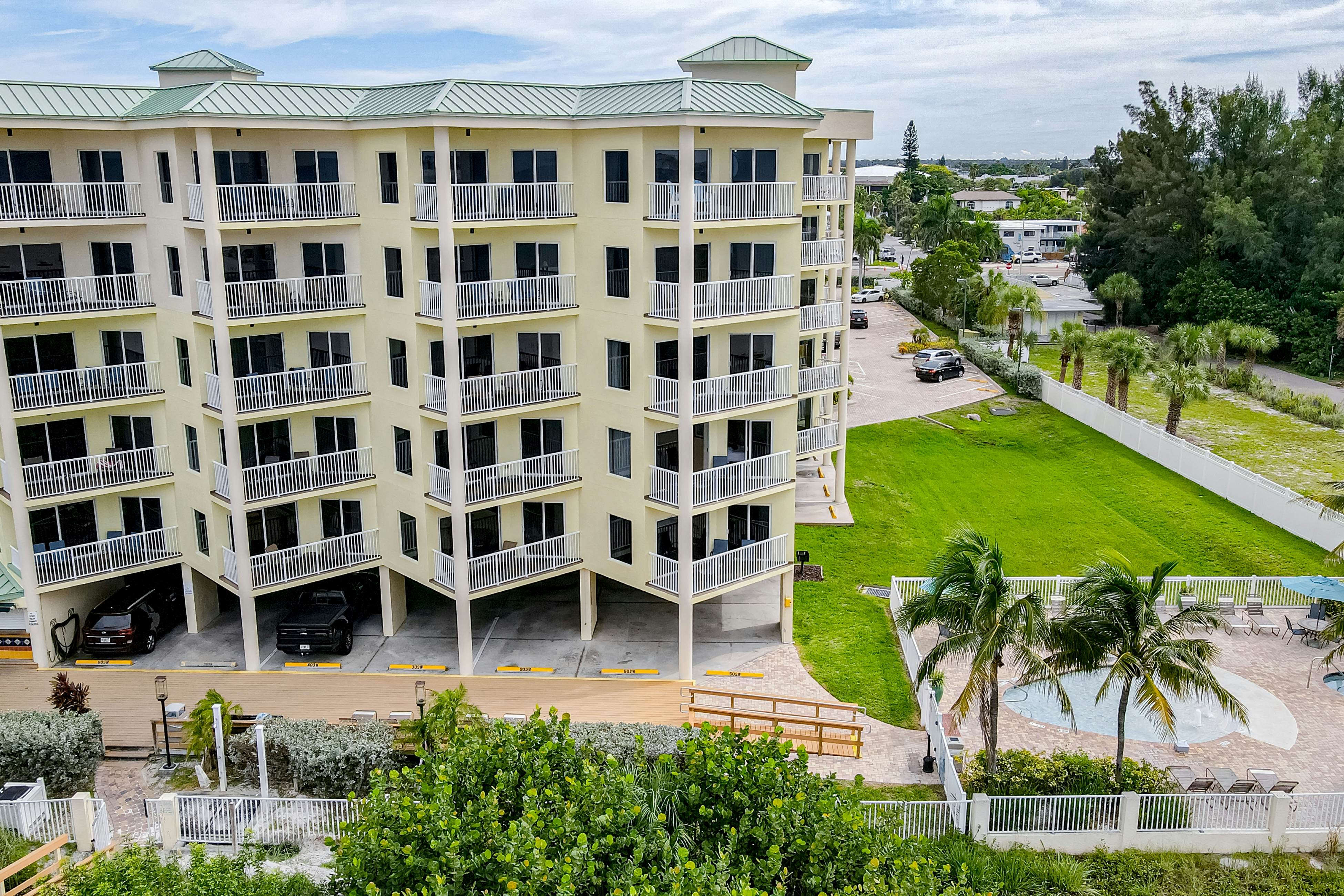 Beachfront and family friendly condo with two pools & hot tub- steps to the Gulf
