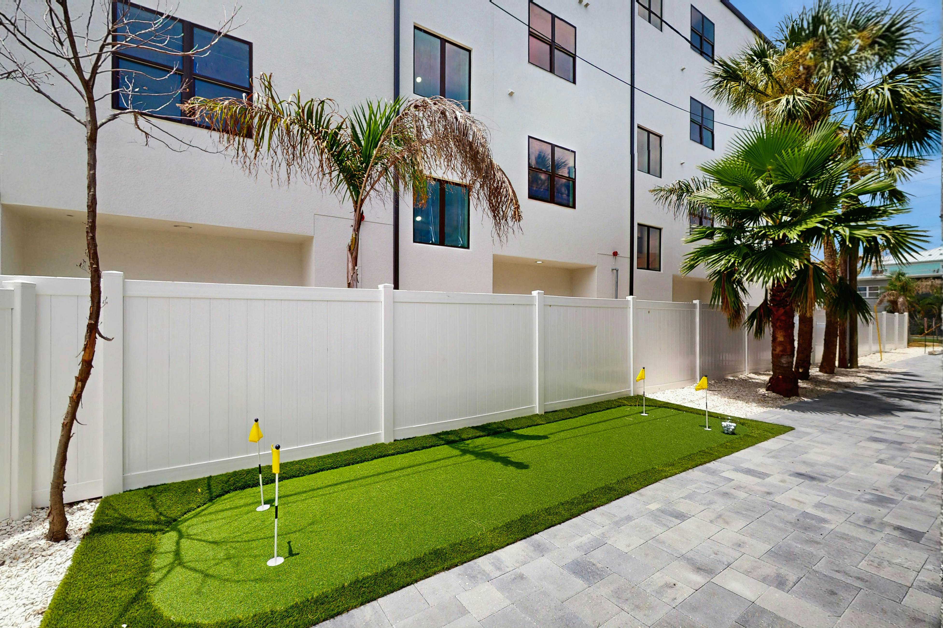 Spacious and modern, close to Gulf and beaches, dog friendly, private garage