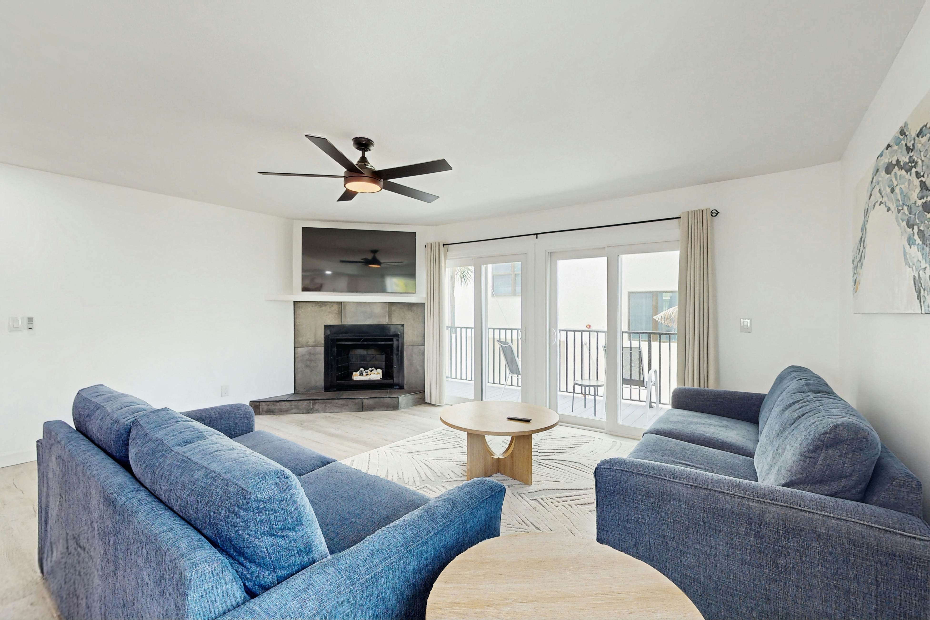 Spacious and modern, close to Gulf and beaches, dog friendly, private garage