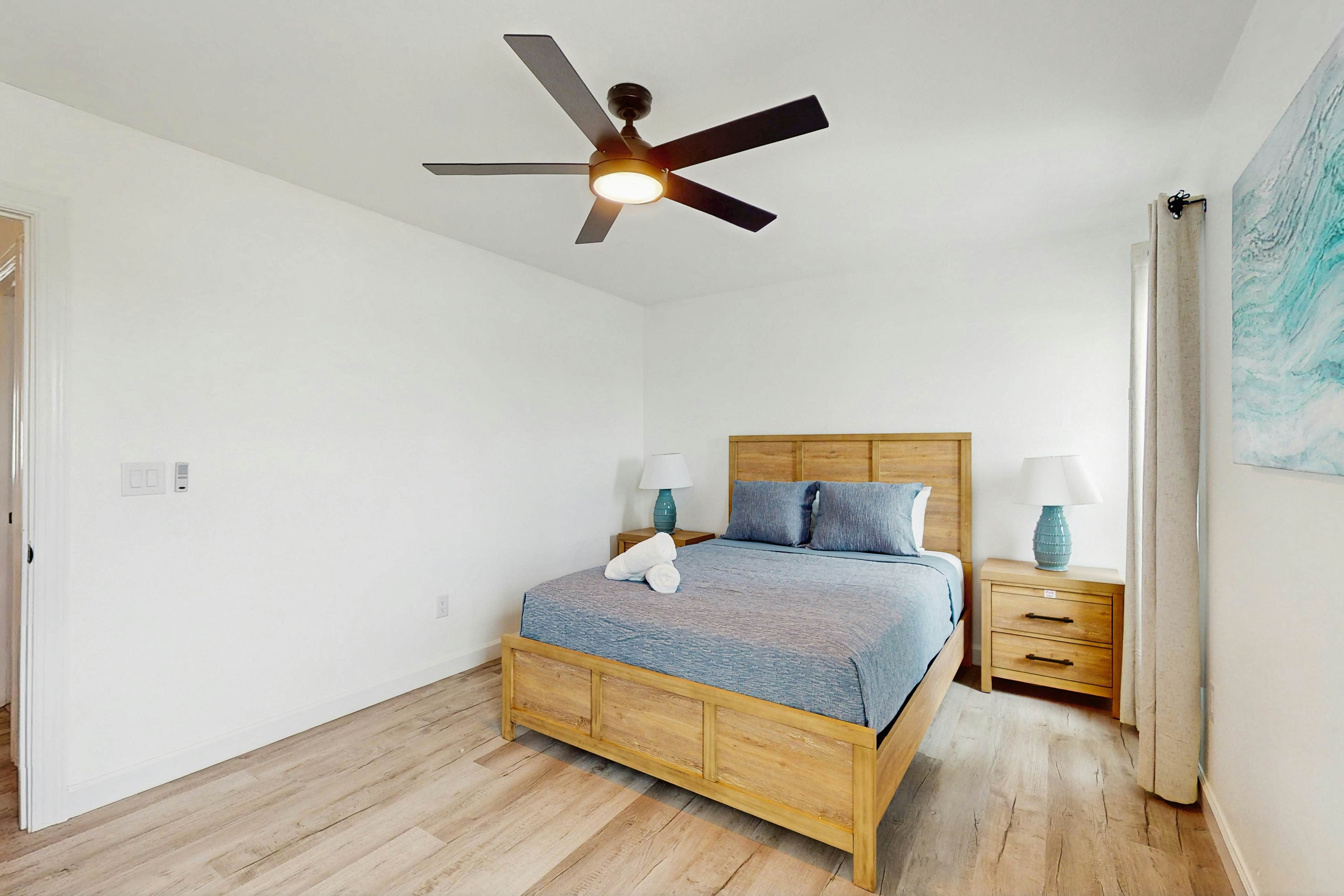 Spacious and modern, close to Gulf and beaches, dog friendly, private garage