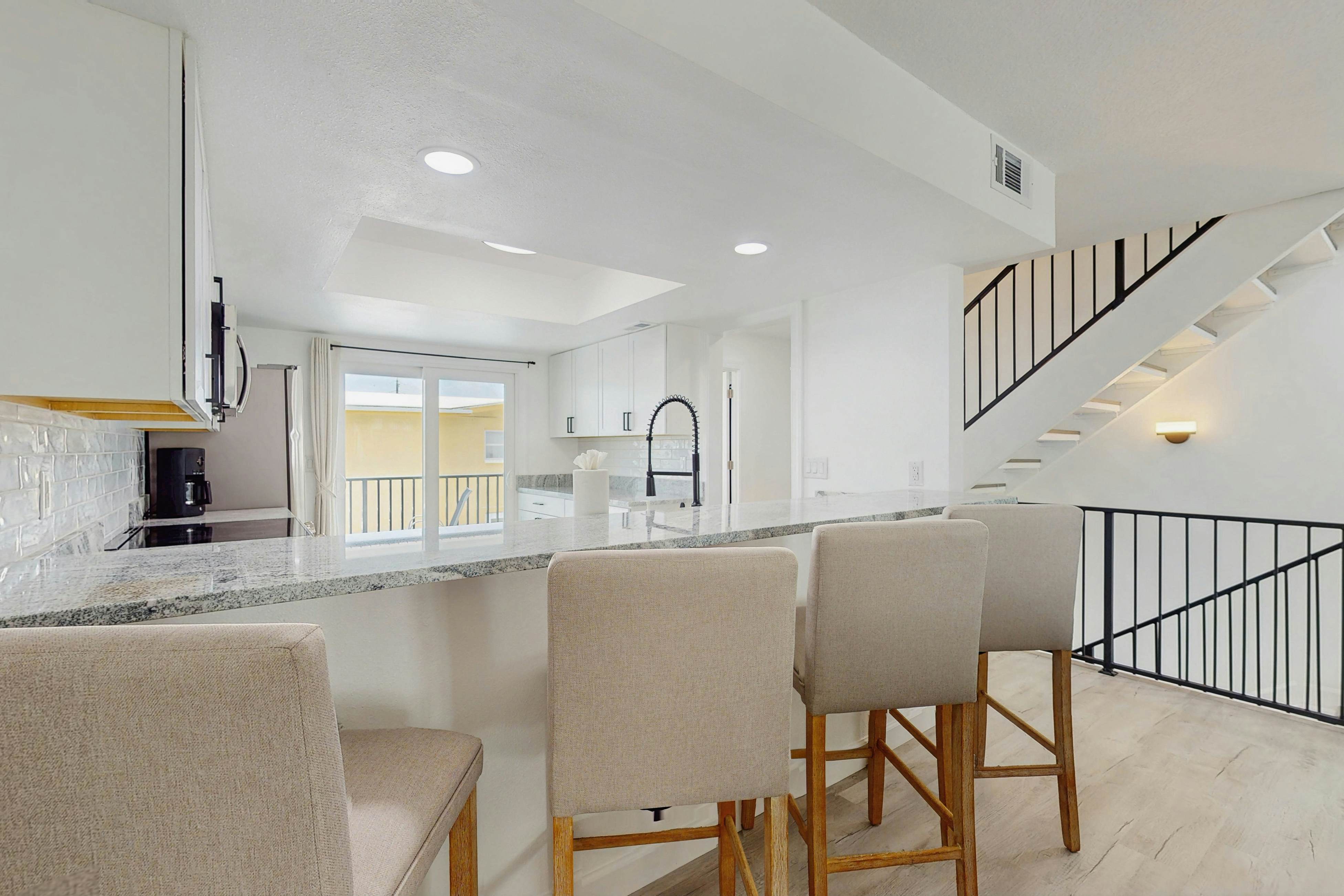 Spacious and dog friendly, close to the Gulf and beaches, AC, WIFI and WD