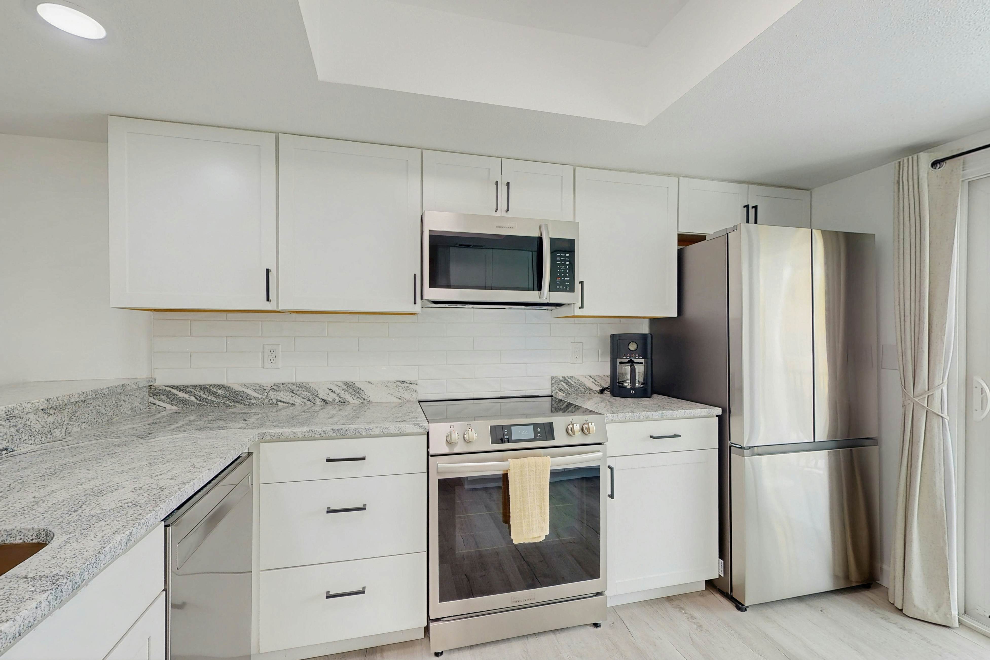 Spacious and dog friendly, close to the Gulf and beaches, AC, WIFI and WD