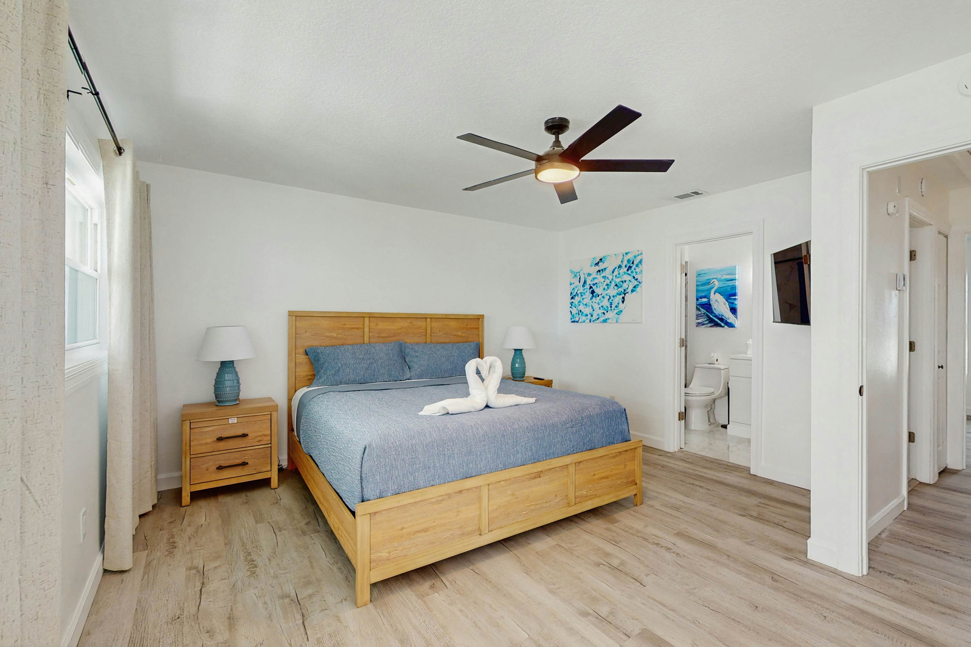 Spacious and dog friendly, close to the Gulf and beaches, AC, WIFI and WD