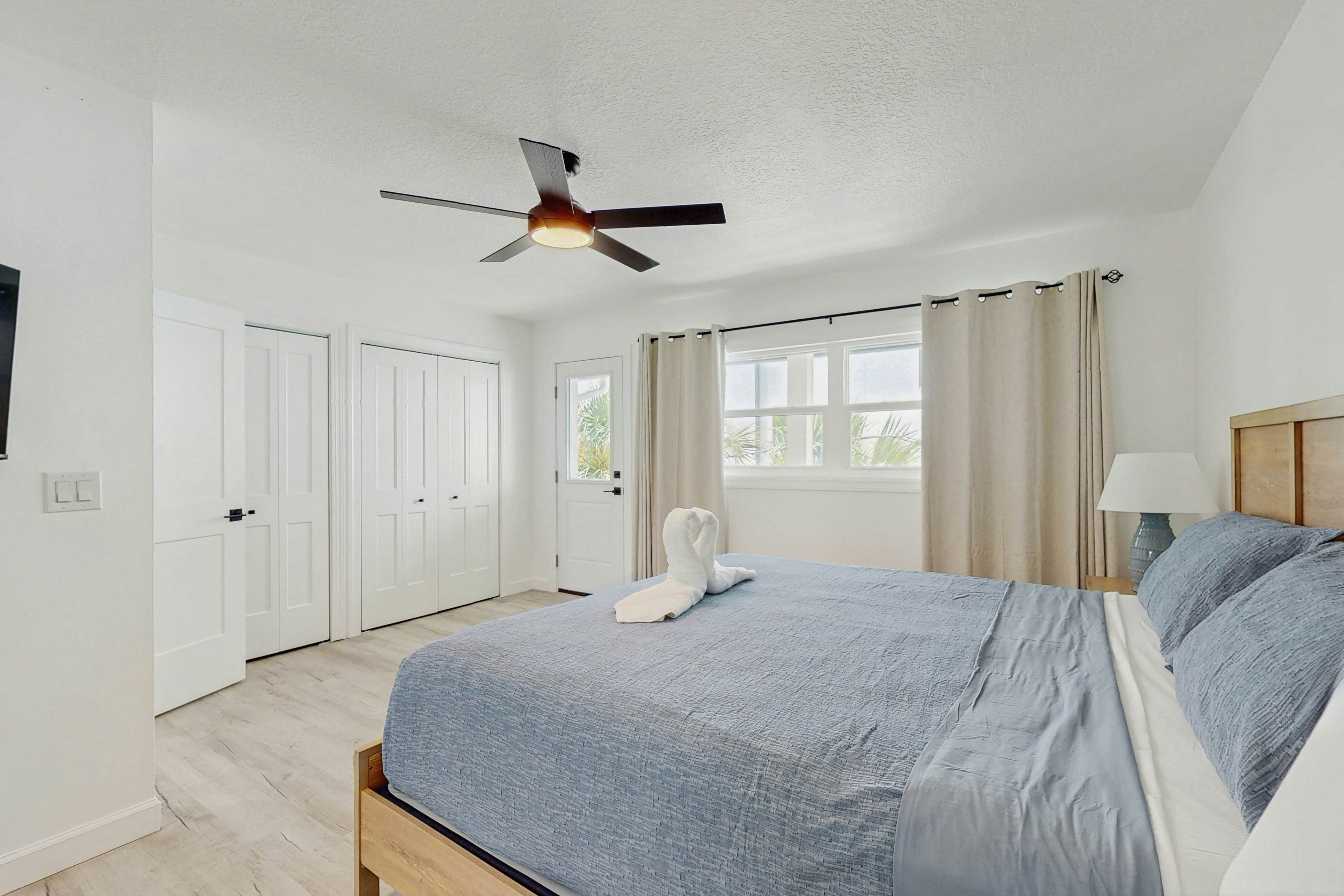 Spacious and dog friendly, close to the Gulf and beaches, AC, WIFI and WD