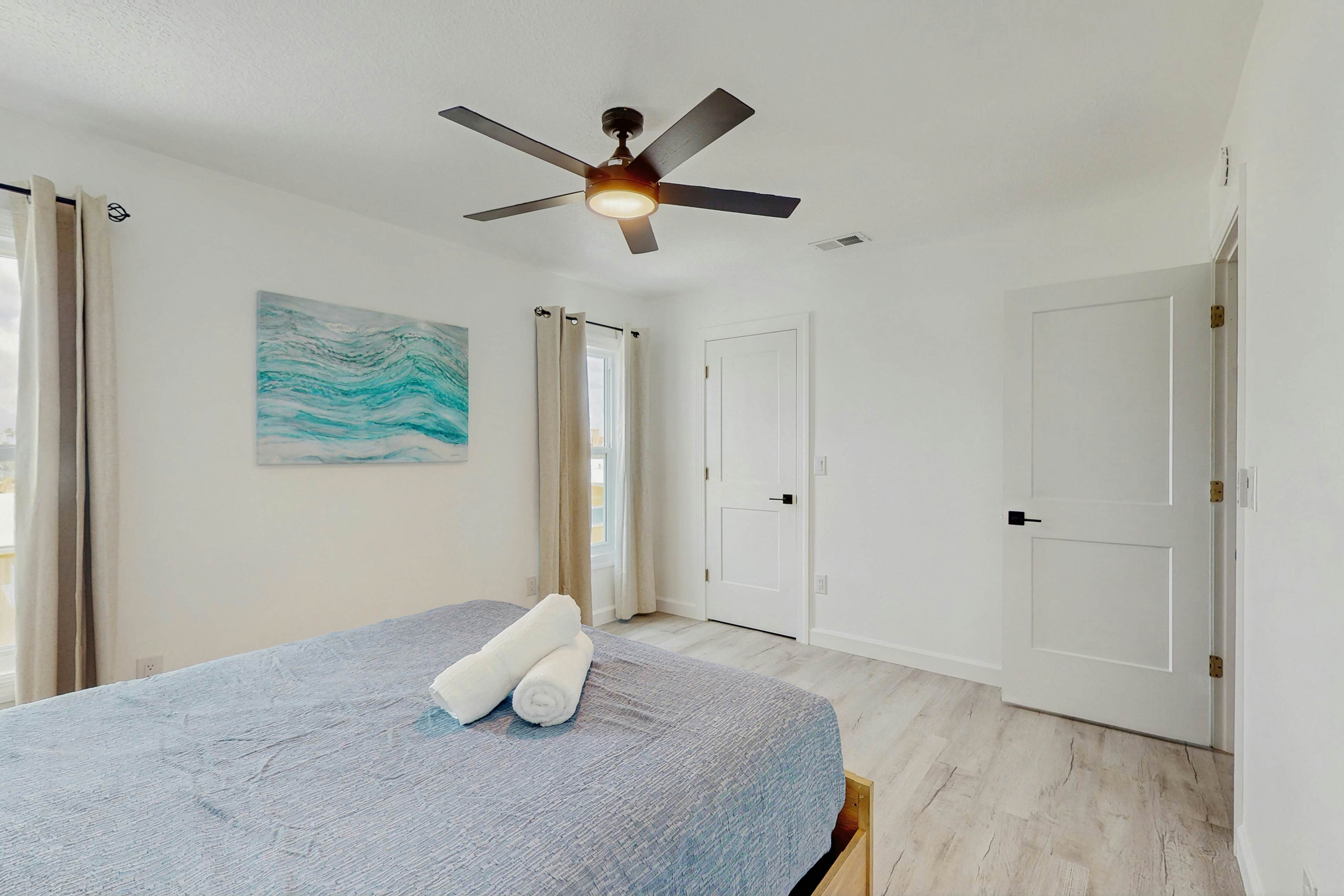 Spacious and dog friendly, close to the Gulf and beaches, AC, WIFI and WD