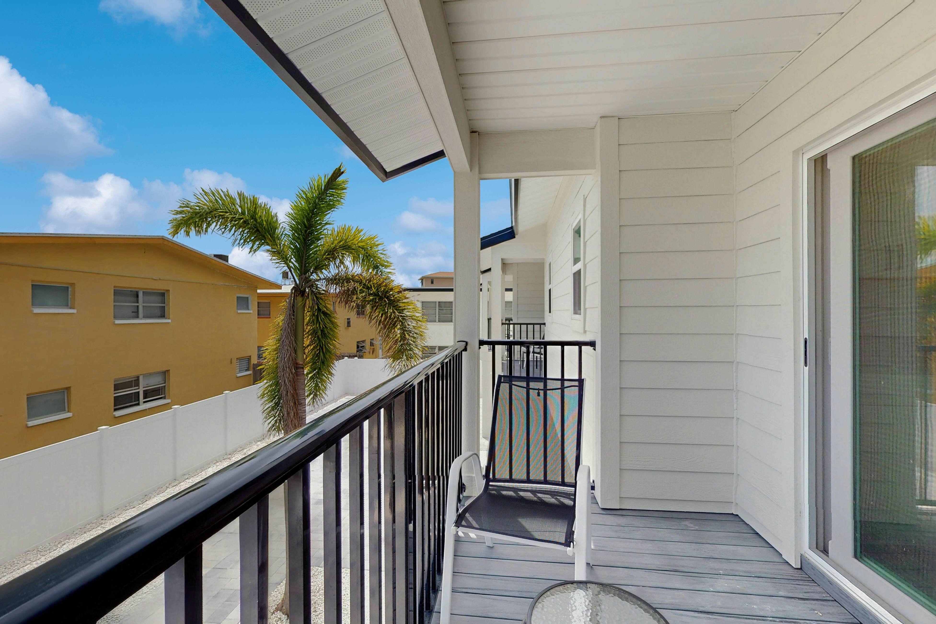 Spacious and dog friendly, close to the Gulf and beaches, AC, WIFI and WD