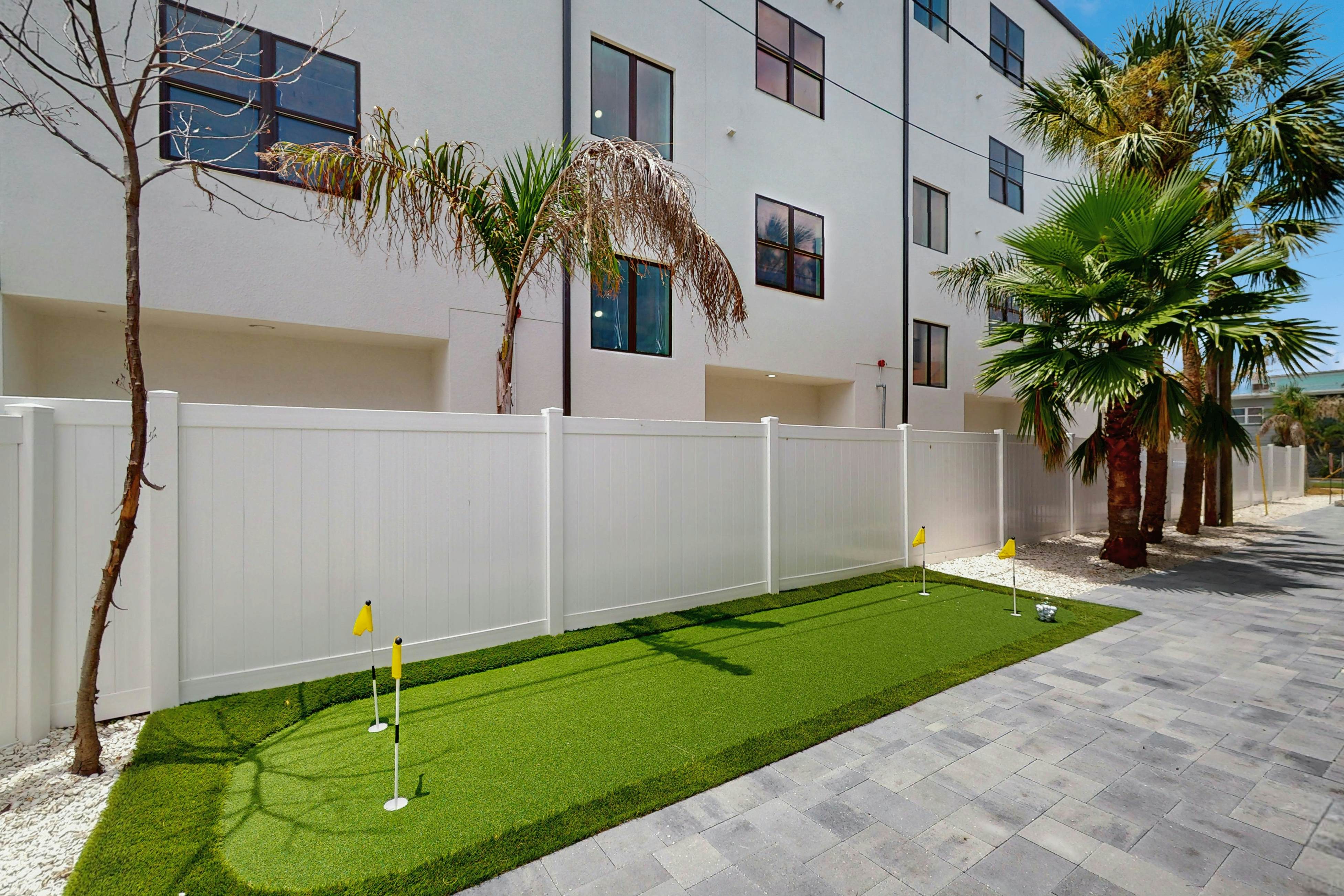 Spacious and dog friendly, close to the Gulf and beaches, AC, WIFI and WD