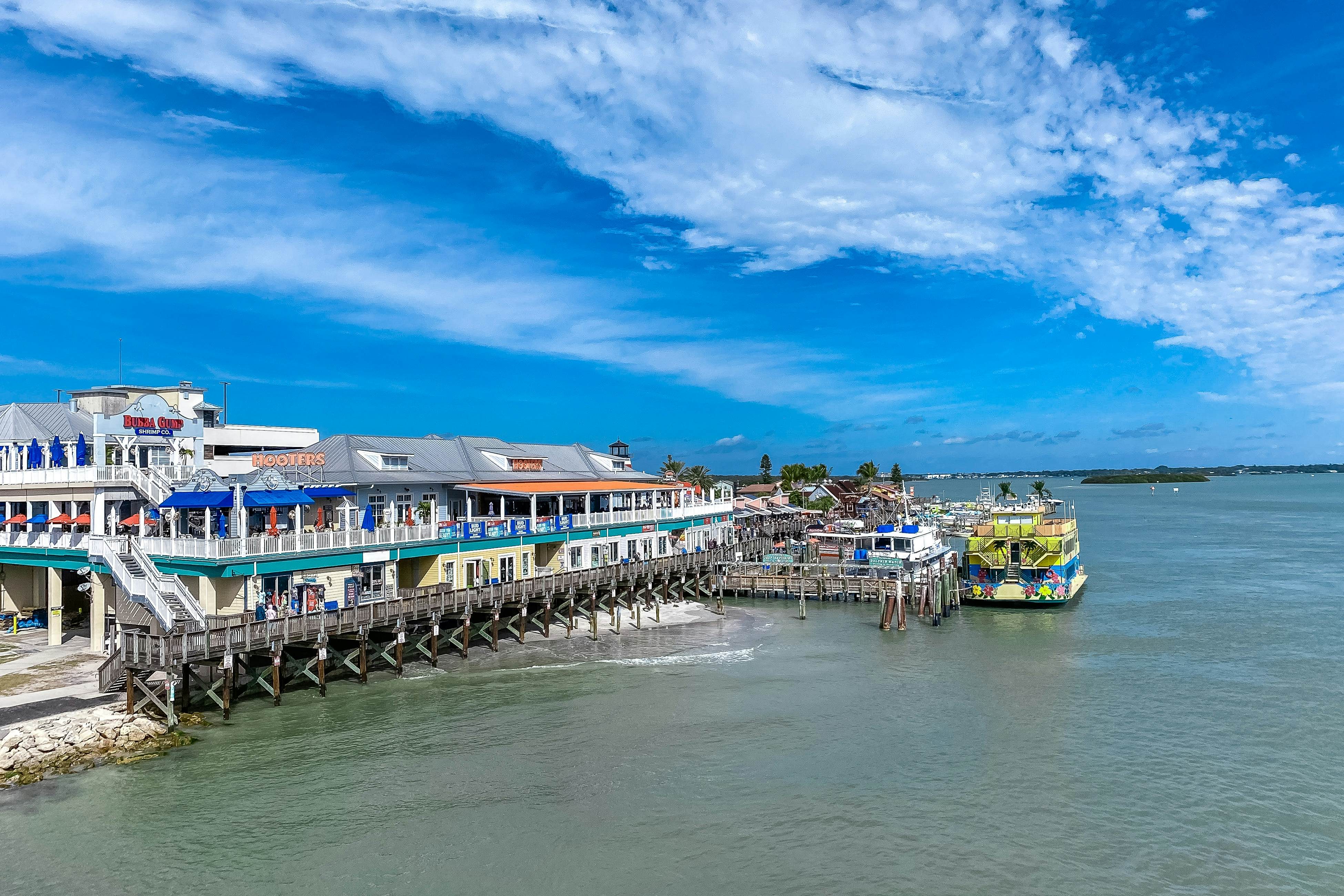 Spacious and dog friendly, close to the Gulf and beaches, AC, WIFI and WD