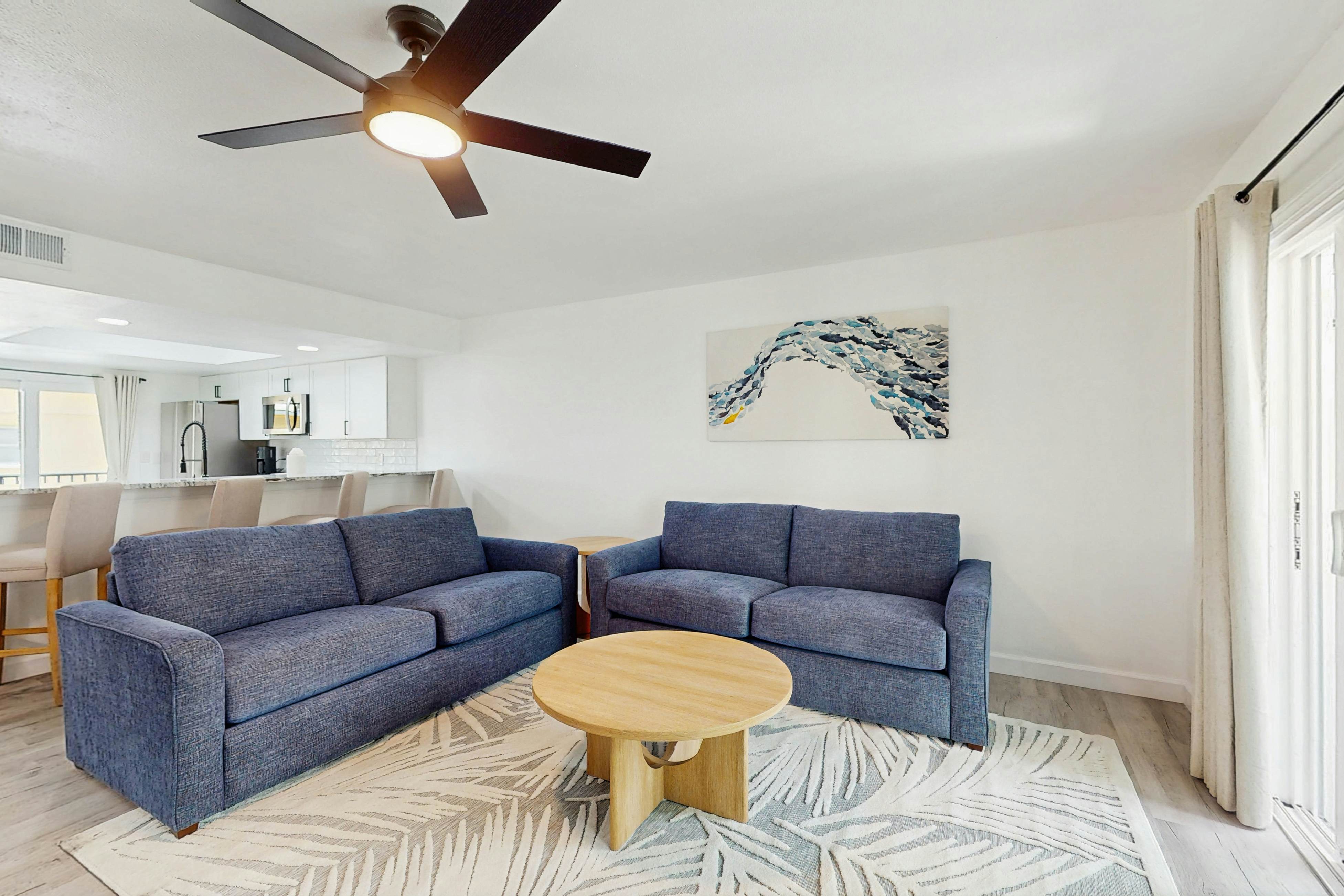 Modern dog friendly townhome, close to the Gulf and beaches, shopping  & dining