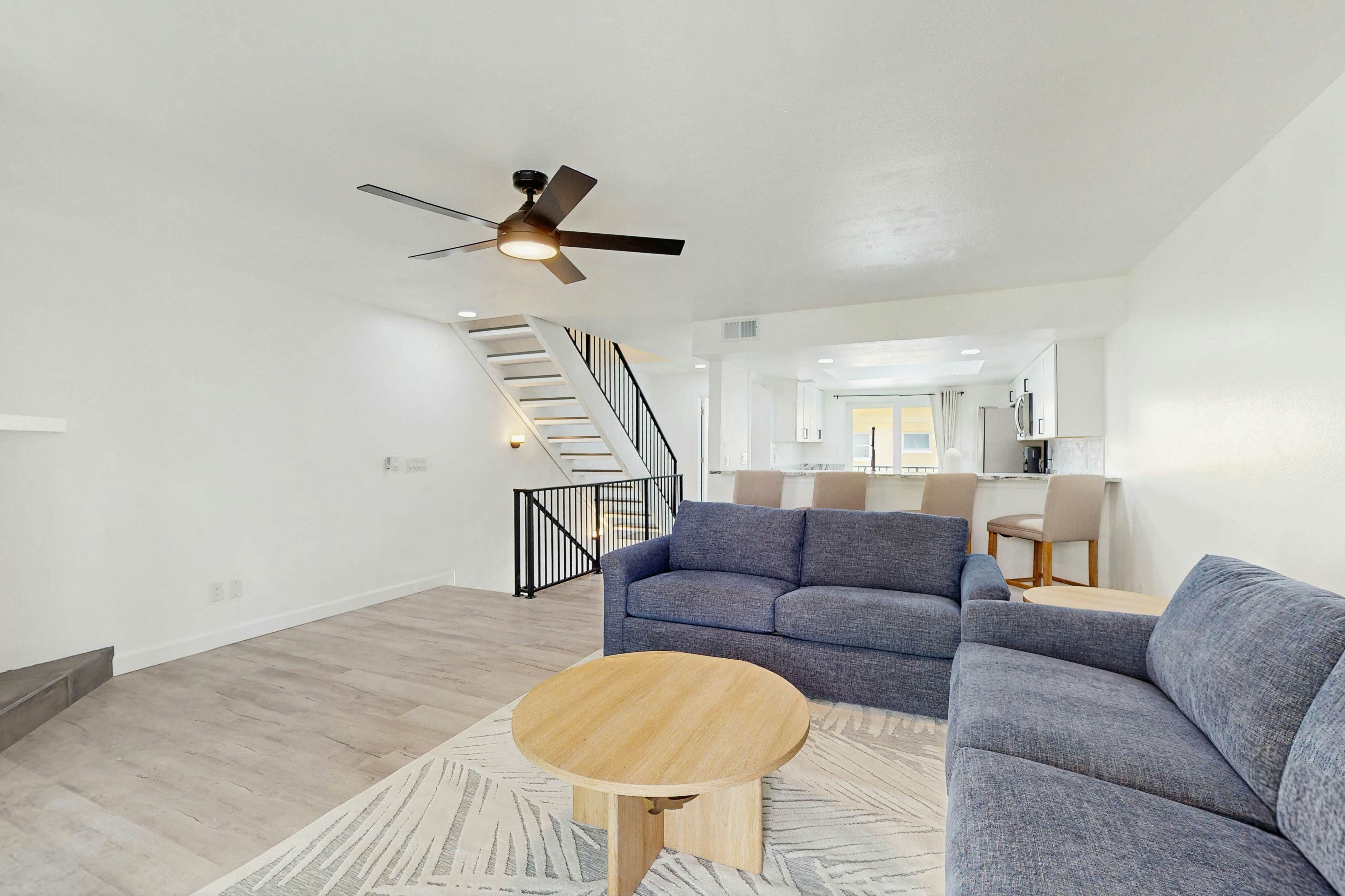 Modern dog friendly townhome, close to the Gulf and beaches, shopping  & dining