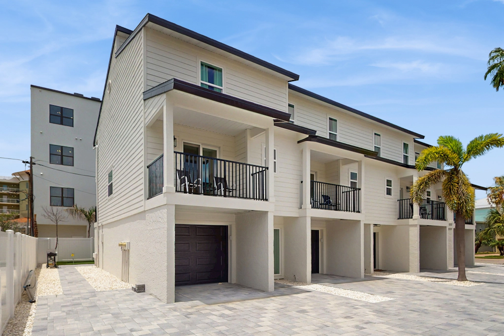 Family and dog friendly steps to the Gulf and beaches shared putting green AC