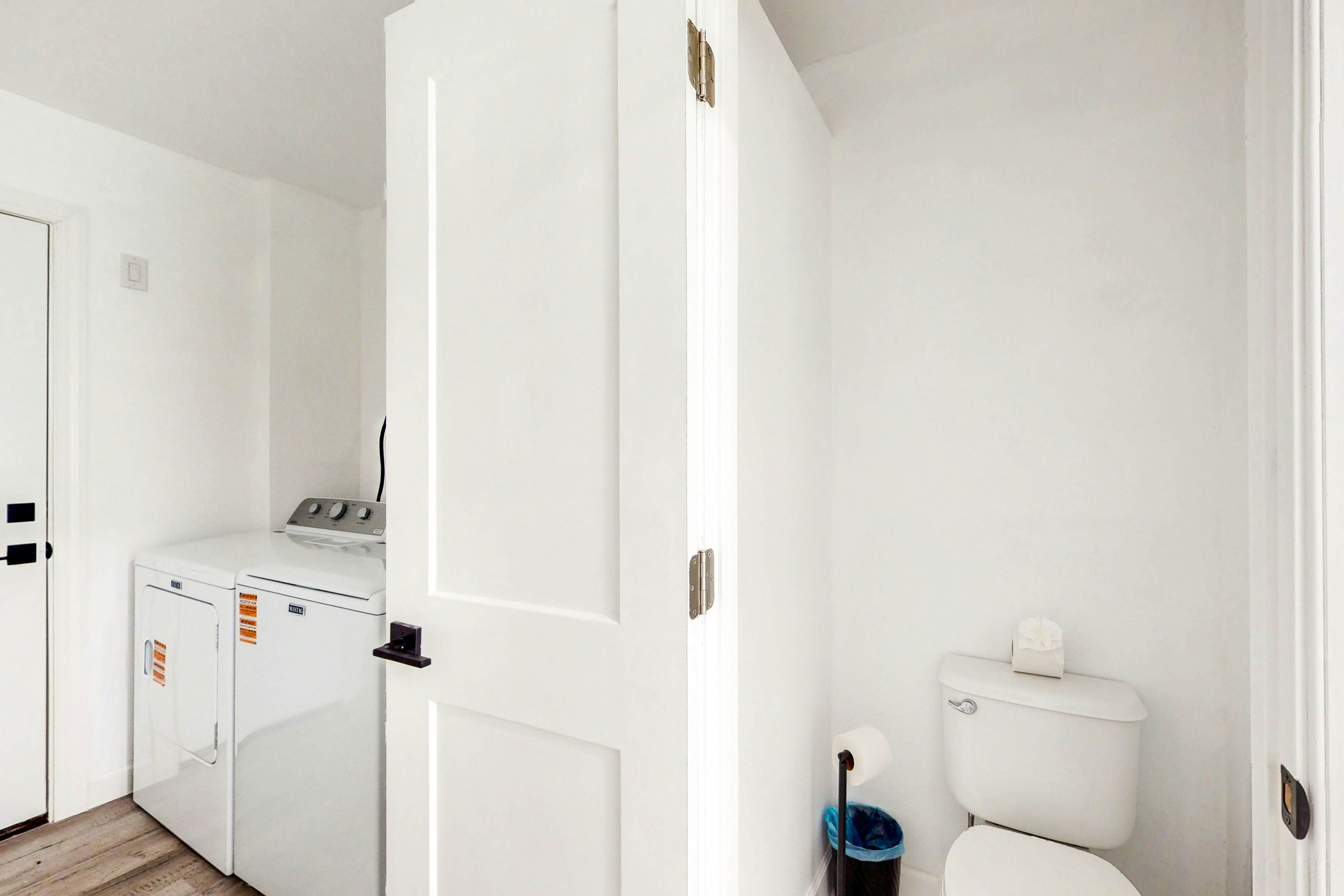 Family and dog friendly, steps to the Gulf and beaches, shared putting green, AC