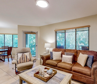 Top floor Condo with on site pool hot tub grills gym and private balcony