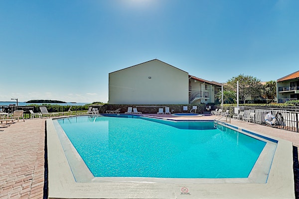 Top floor Condo with on site pool hot tub grills gym and private balcony