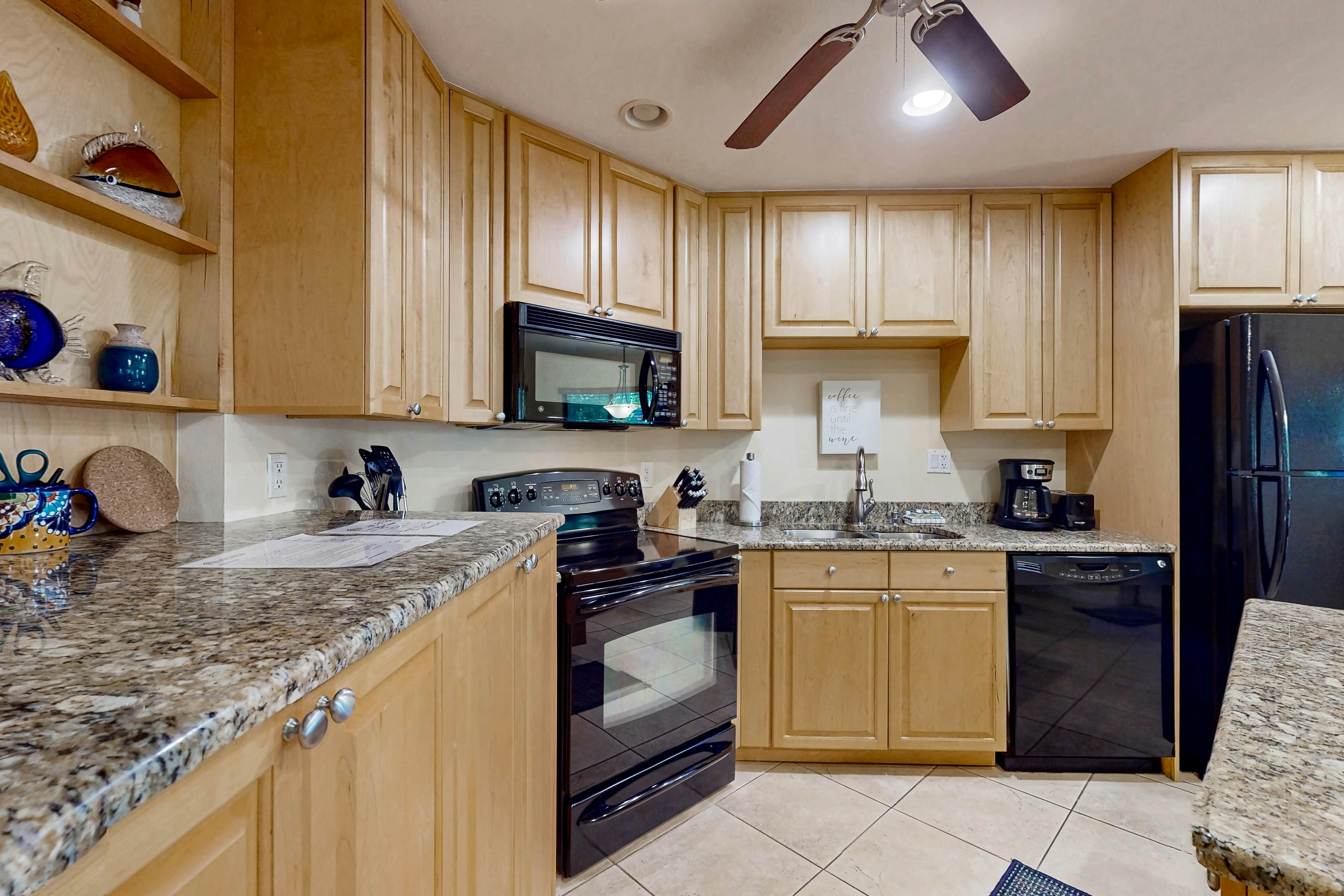 Top-floor Condo with on-site pool, hot tub, grills, gym, & private balcony