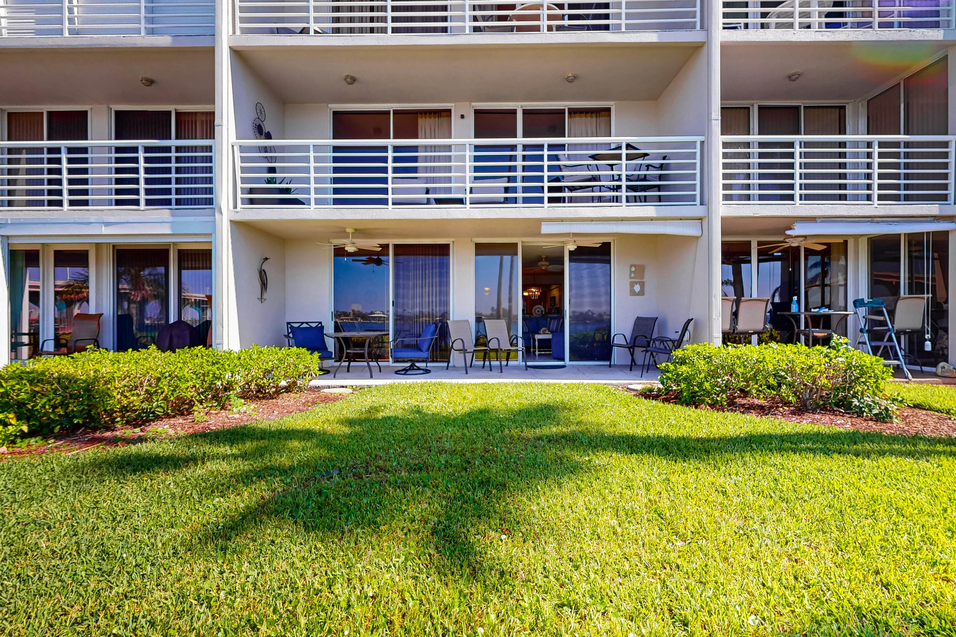Updated Condo in Boca Ciega Bay Resort w/ Pool & Hot Tub - On Intracoastal