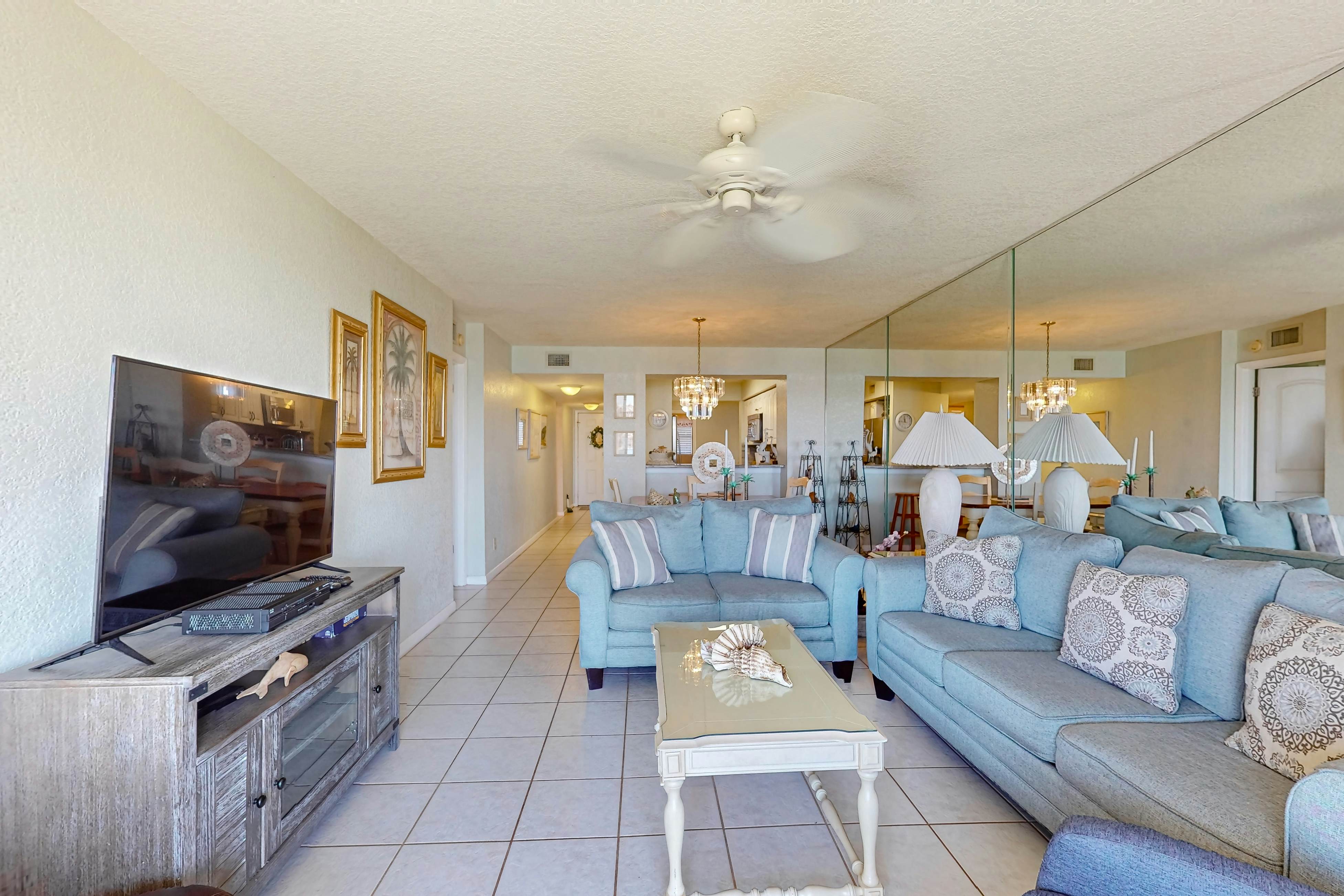 Updated Condo in Boca Ciega Bay Resort w/ Pool & Hot Tub - On Intracoastal