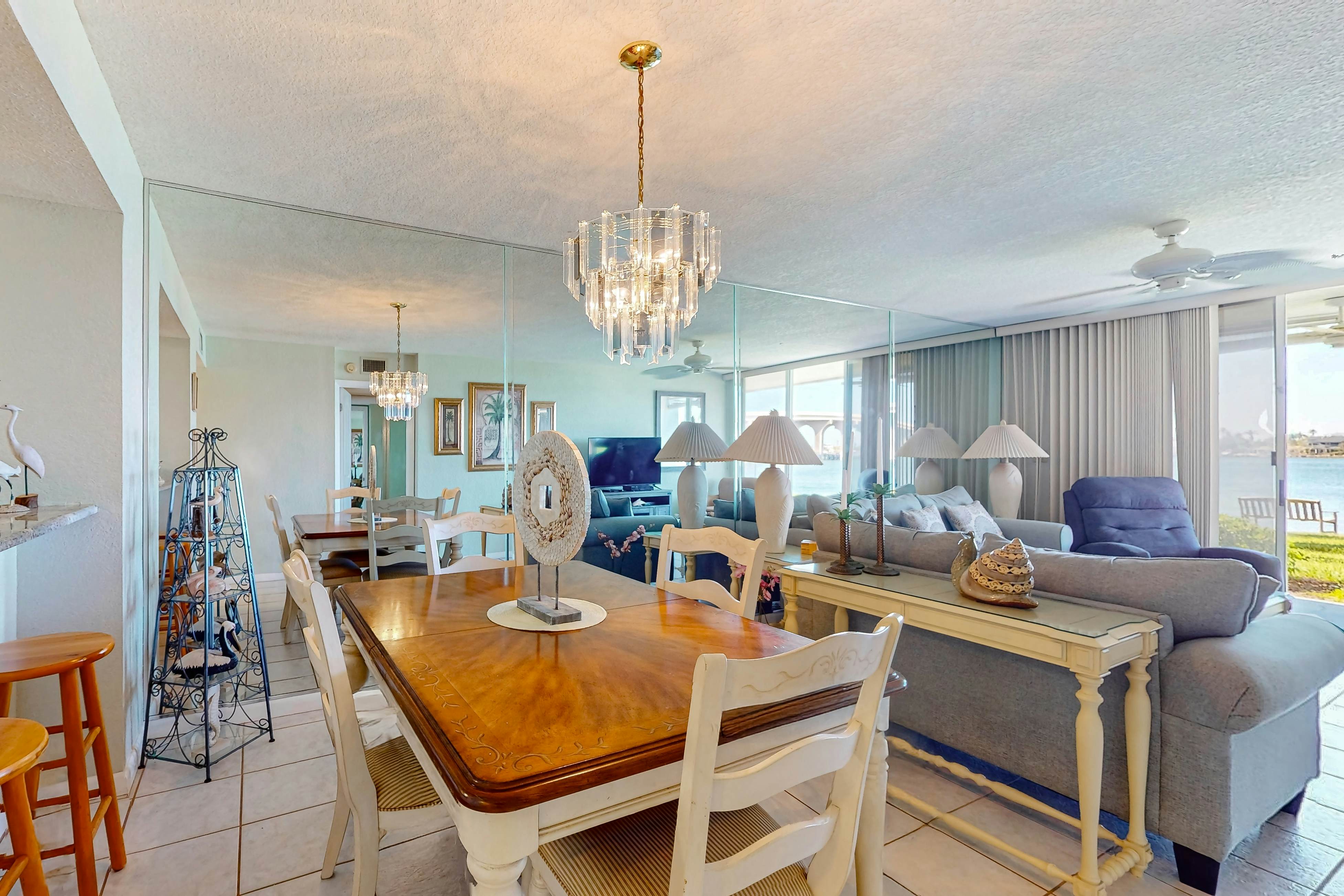 Updated Condo in Boca Ciega Bay Resort w/ Pool & Hot Tub - On Intracoastal