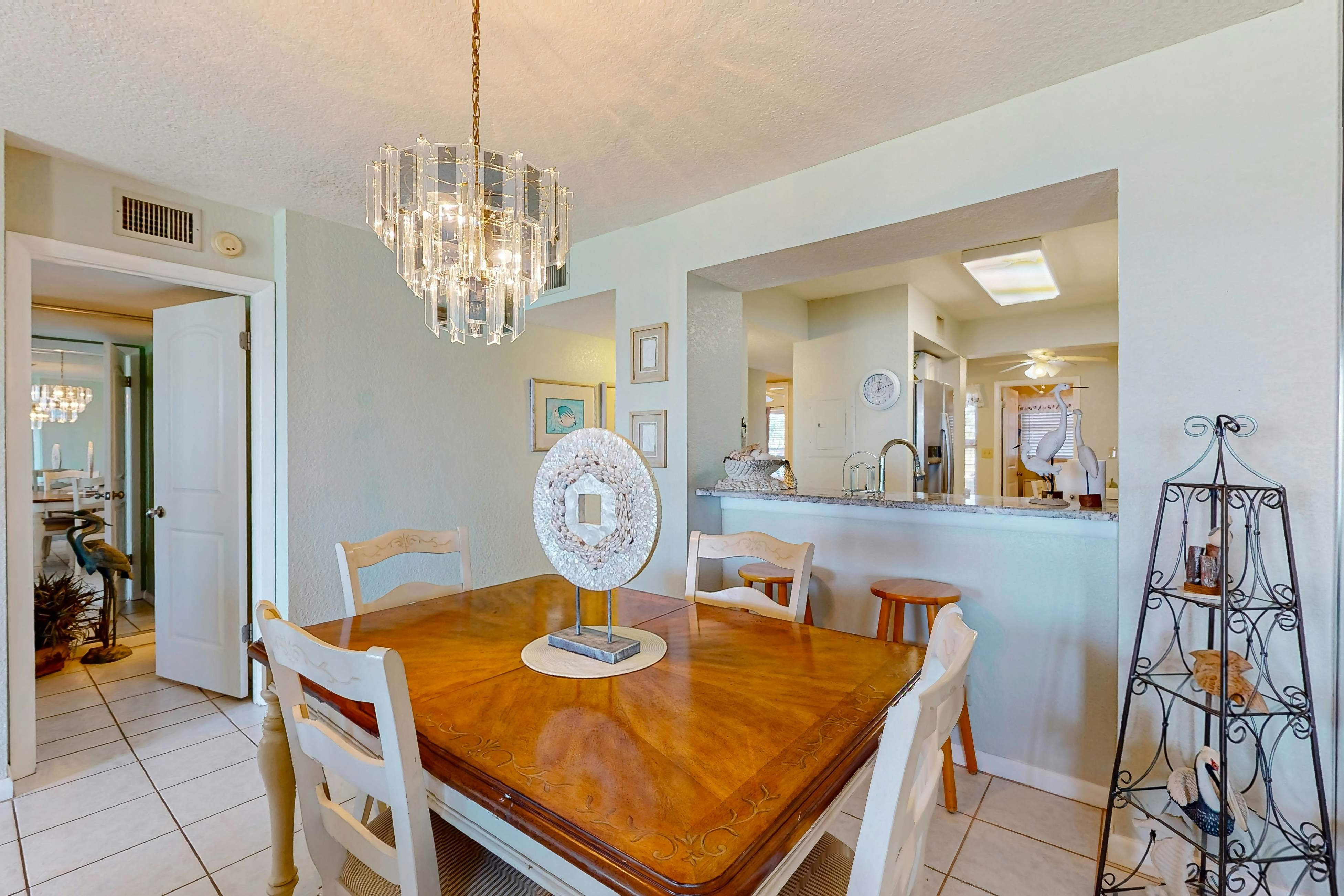 Updated Condo in Boca Ciega Bay Resort w/ Pool & Hot Tub - On Intracoastal
