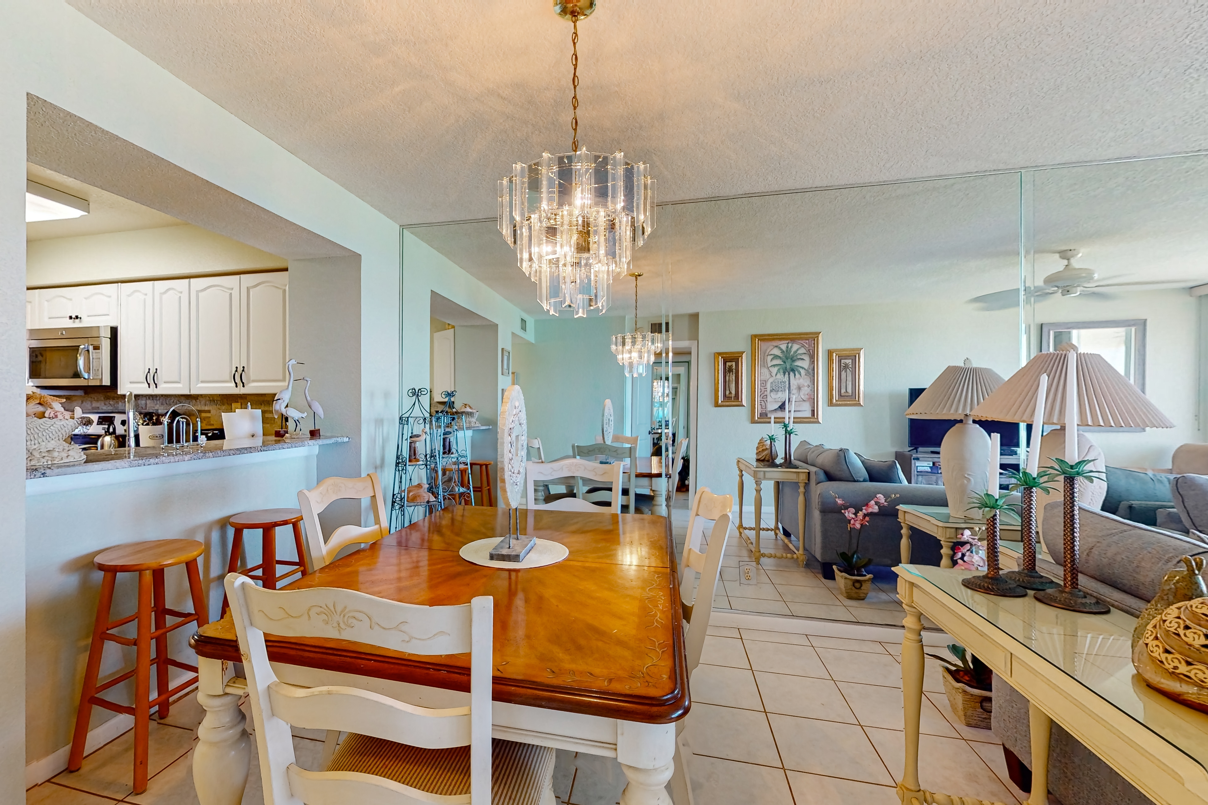 Updated Condo in Boca Ciega Bay Resort w Pool and Hot Tub On Intracoastal