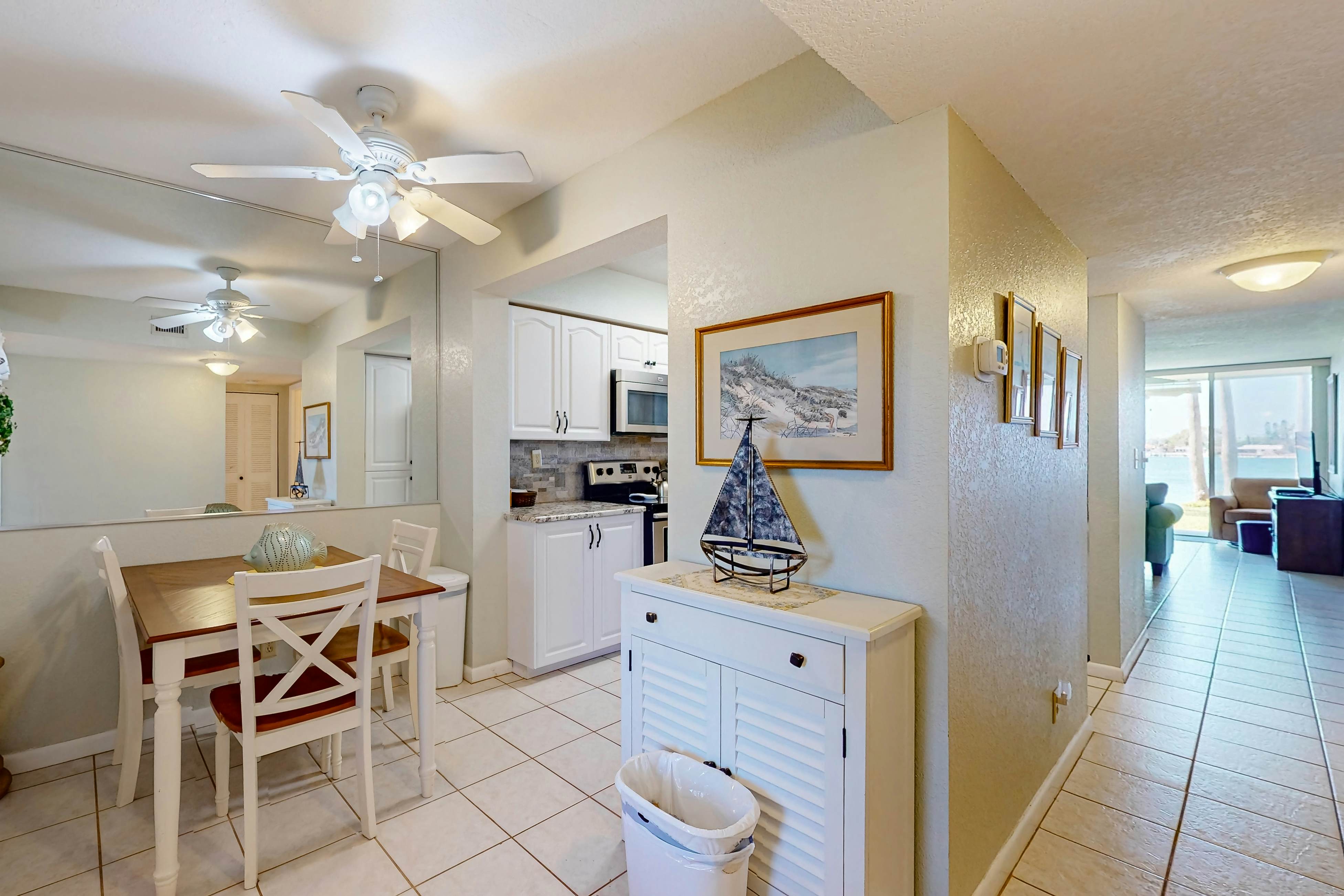 Updated Condo in Boca Ciega Bay Resort w/ Pool & Hot Tub - On Intracoastal