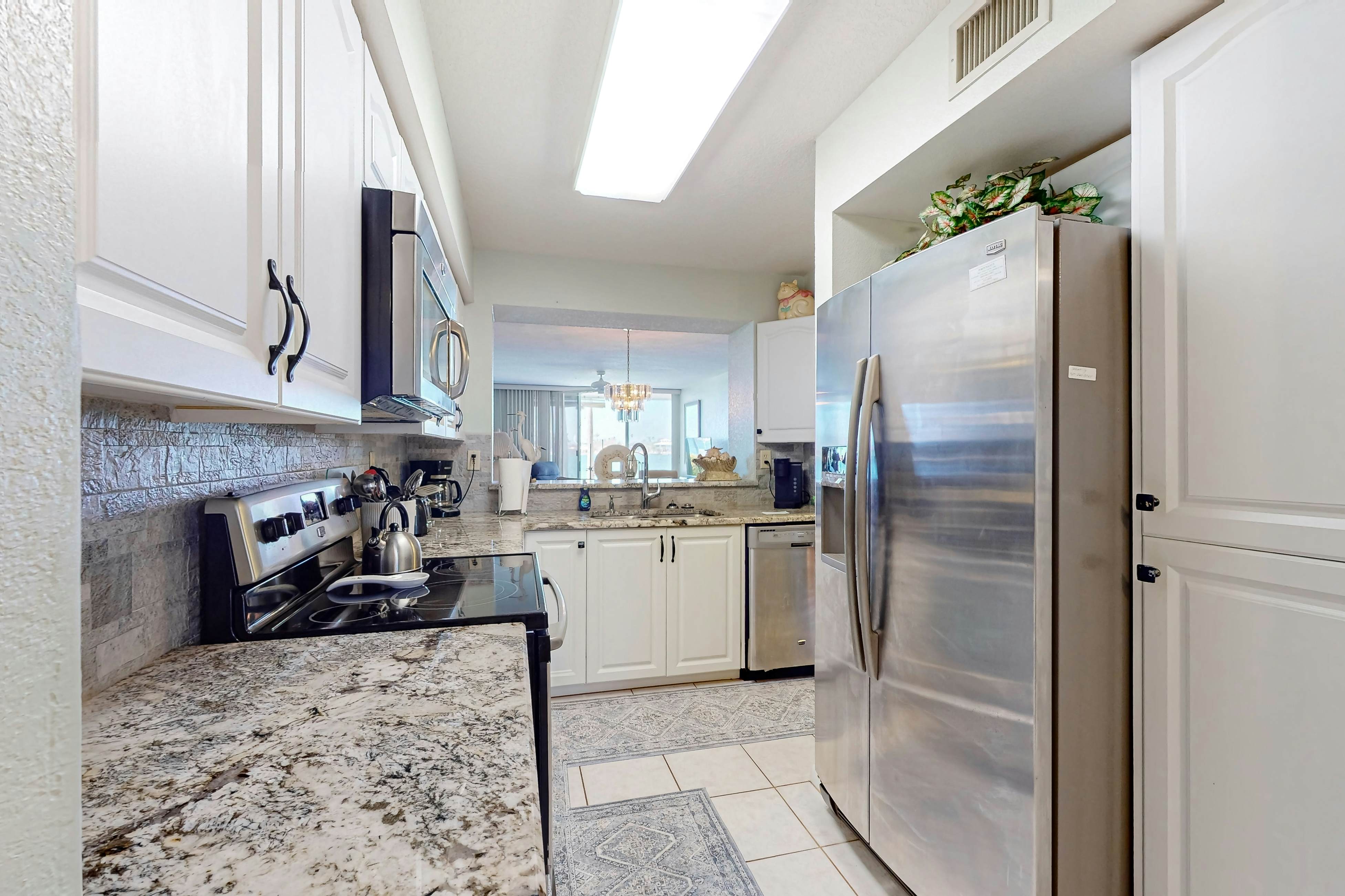 Updated Condo in Boca Ciega Bay Resort w/ Pool & Hot Tub - On Intracoastal