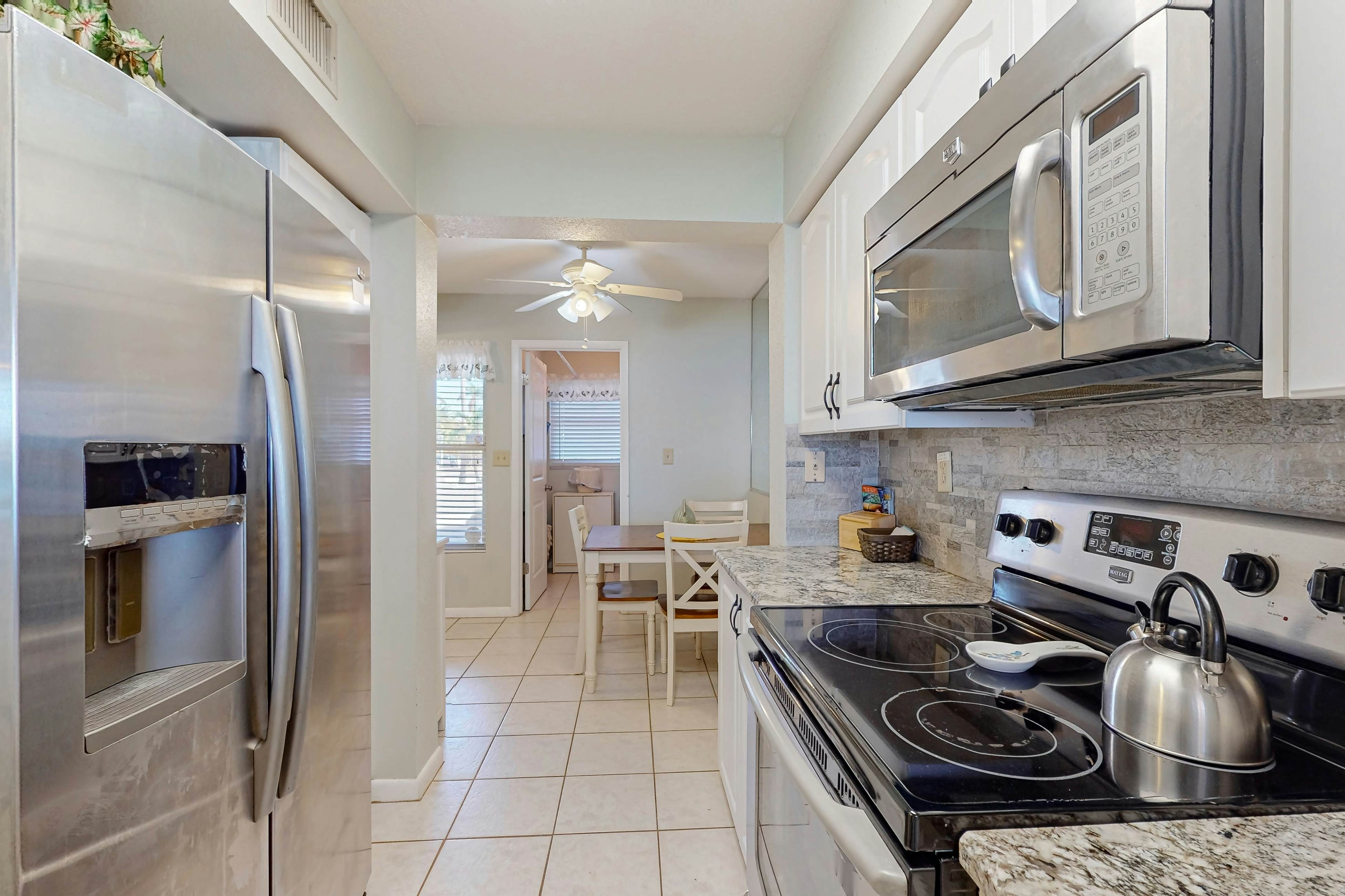Updated Condo in Boca Ciega Bay Resort w/ Pool & Hot Tub - On Intracoastal