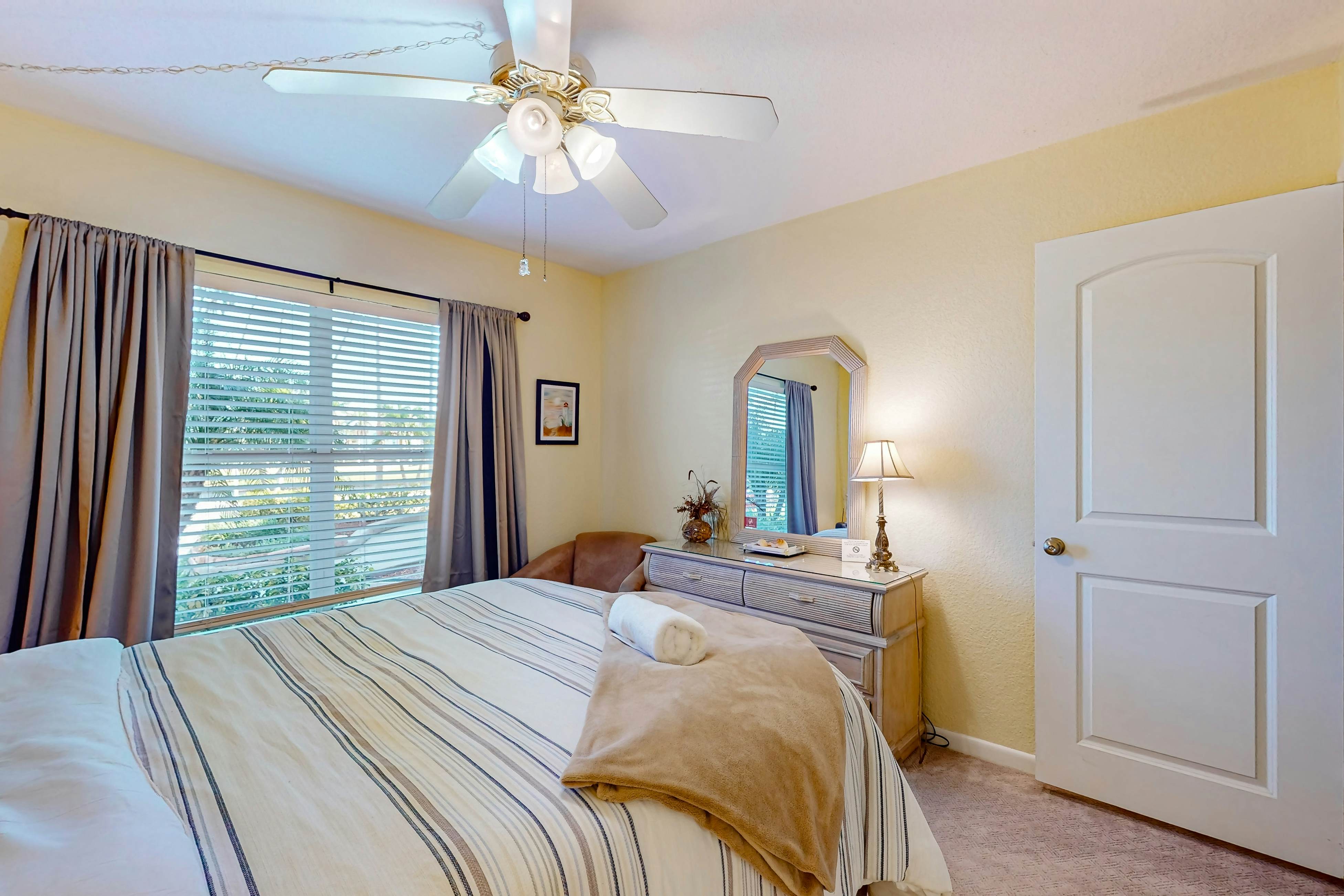 Updated Condo in Boca Ciega Bay Resort w/ Pool & Hot Tub - On Intracoastal