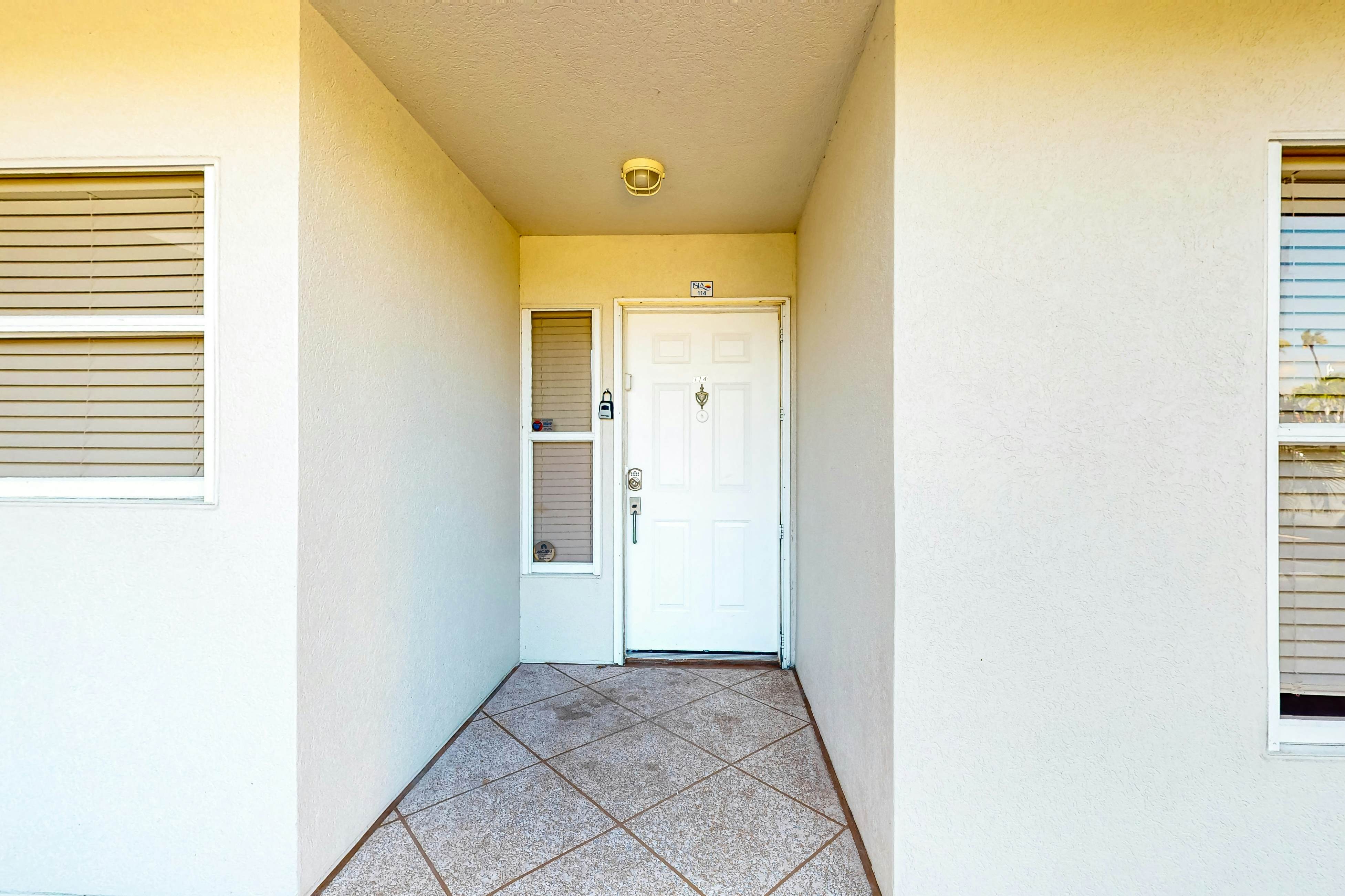 Updated Condo in Boca Ciega Bay Resort w/ Pool & Hot Tub - On Intracoastal