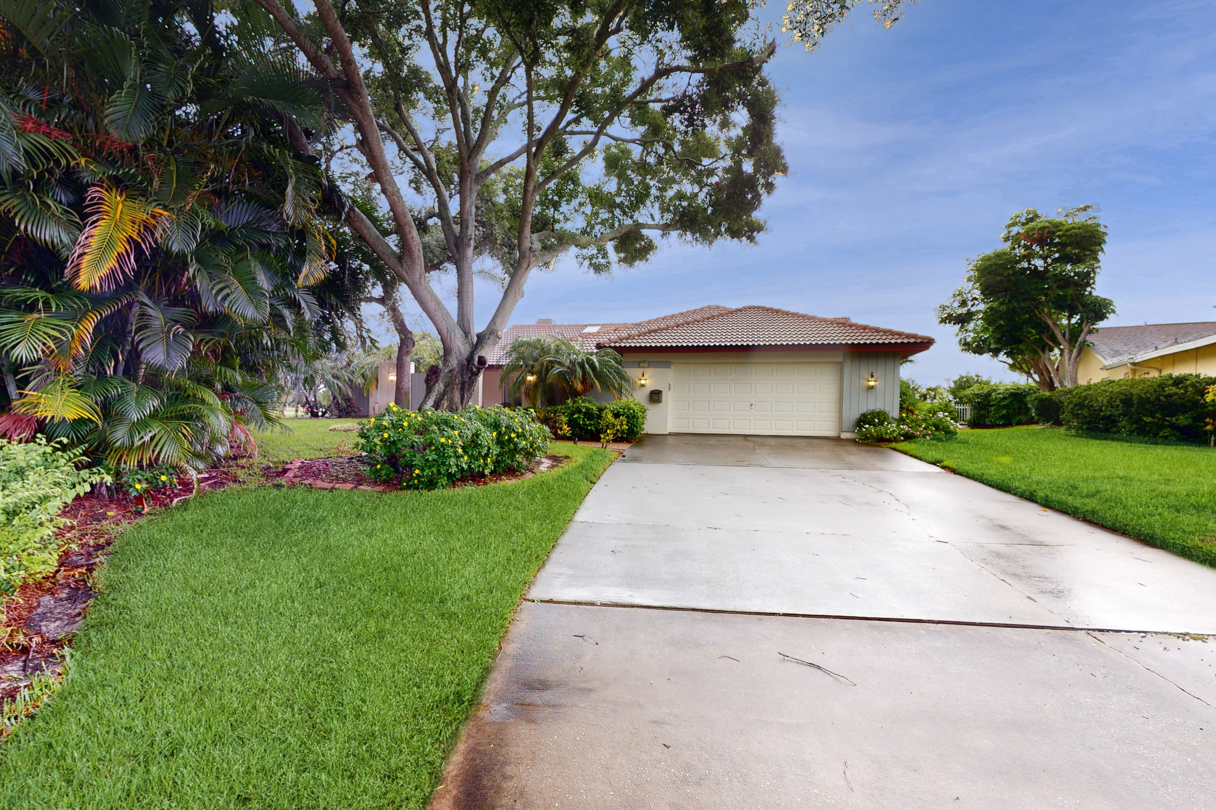 Harbor Isle Waterfront Retreat Home Office and Private Pool Kayaks and Canoe