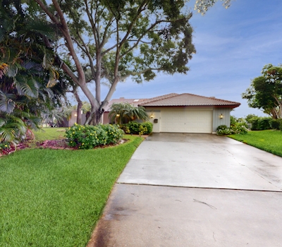Harbor Isle Waterfront Retreat Home Office and Private Pool Kayaks and Canoe