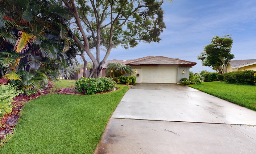 Harbor Isle Waterfront Retreat Home Office and Private Pool Kayaks and Canoe