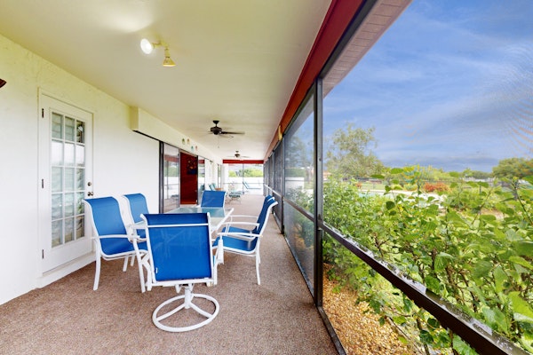 Harbor Isle Waterfront Retreat Home Office and Private Pool Kayaks and Canoe