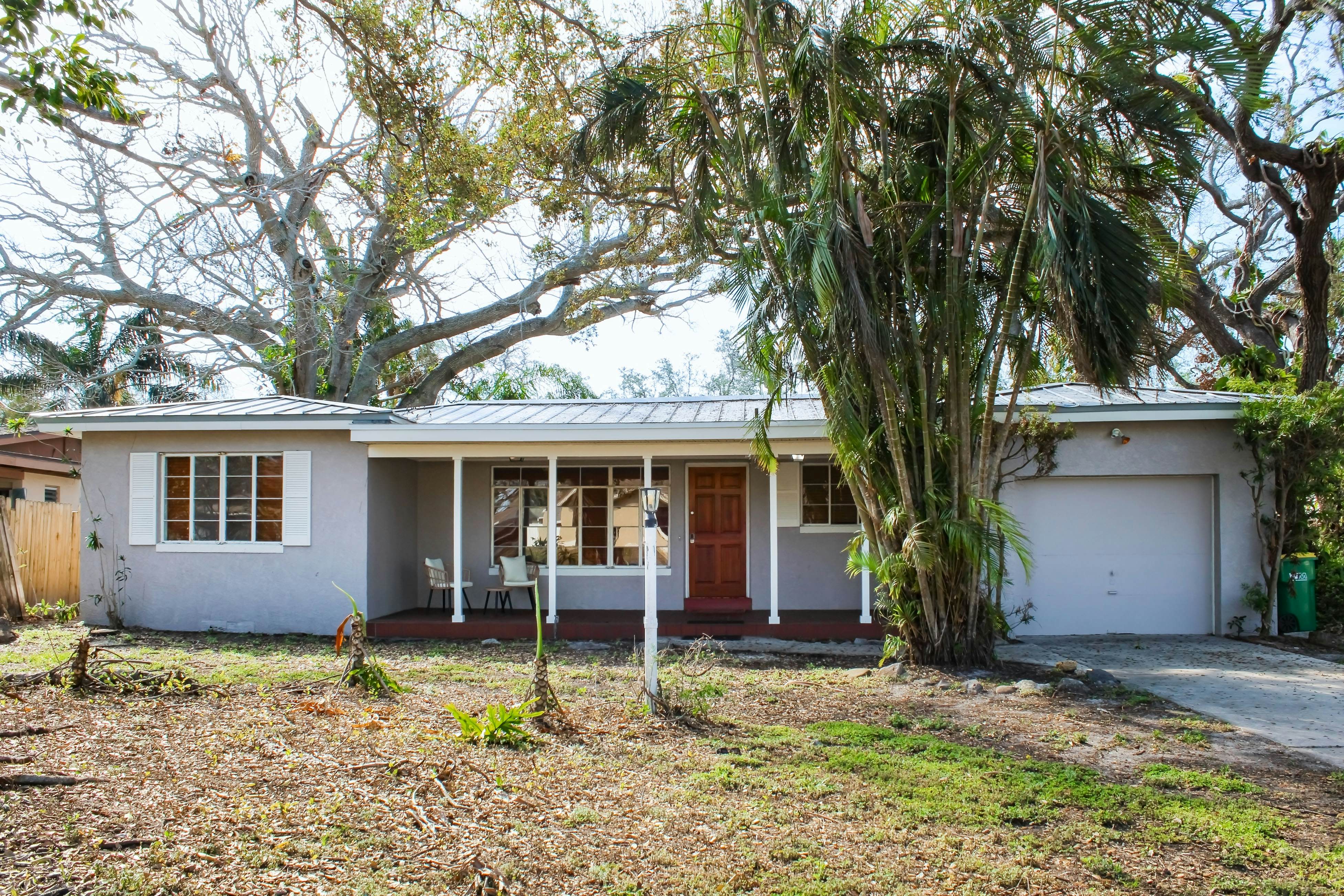 Charming dog friendly home with central location & outdoor patio