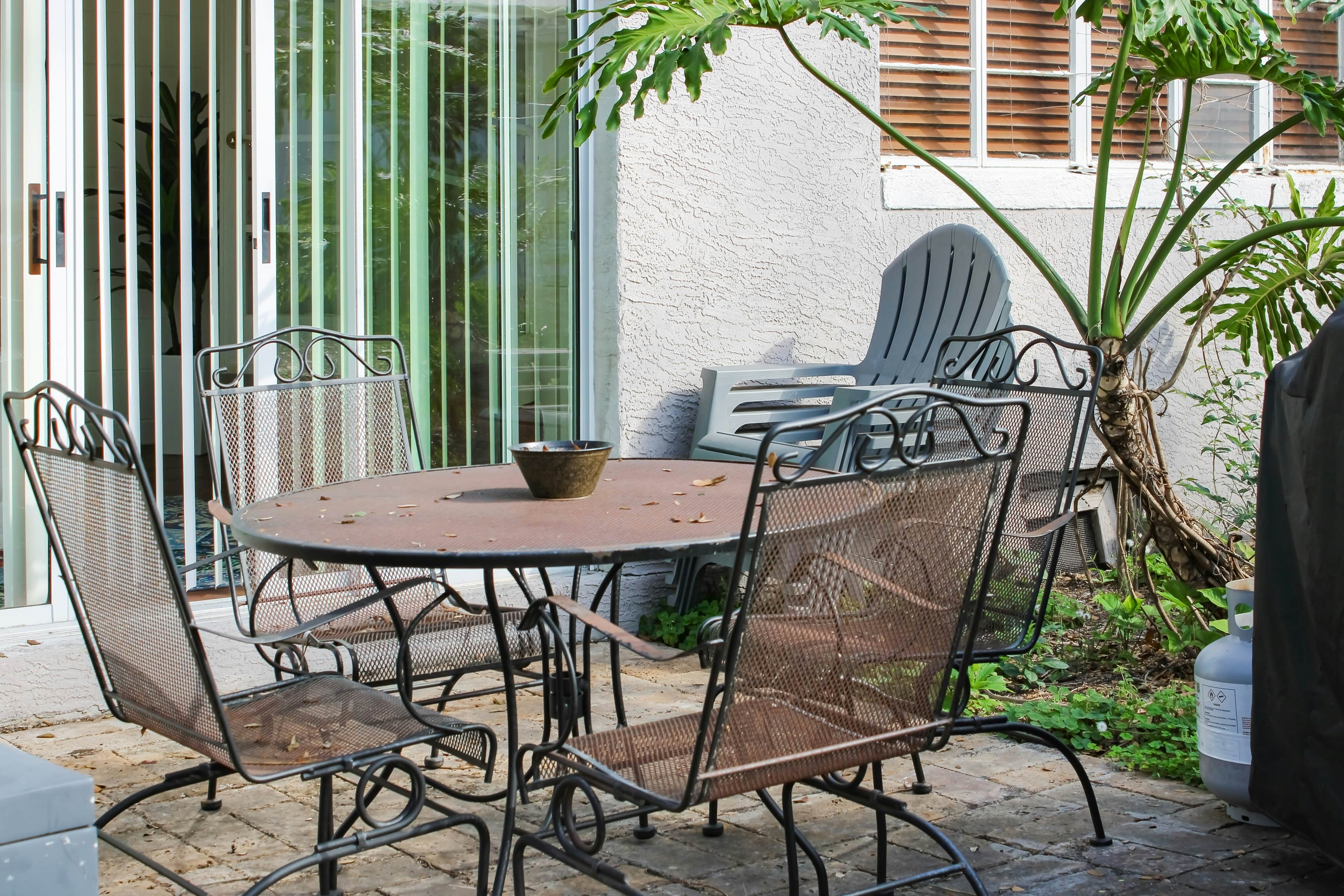 Charming dog friendly home with central location & outdoor patio