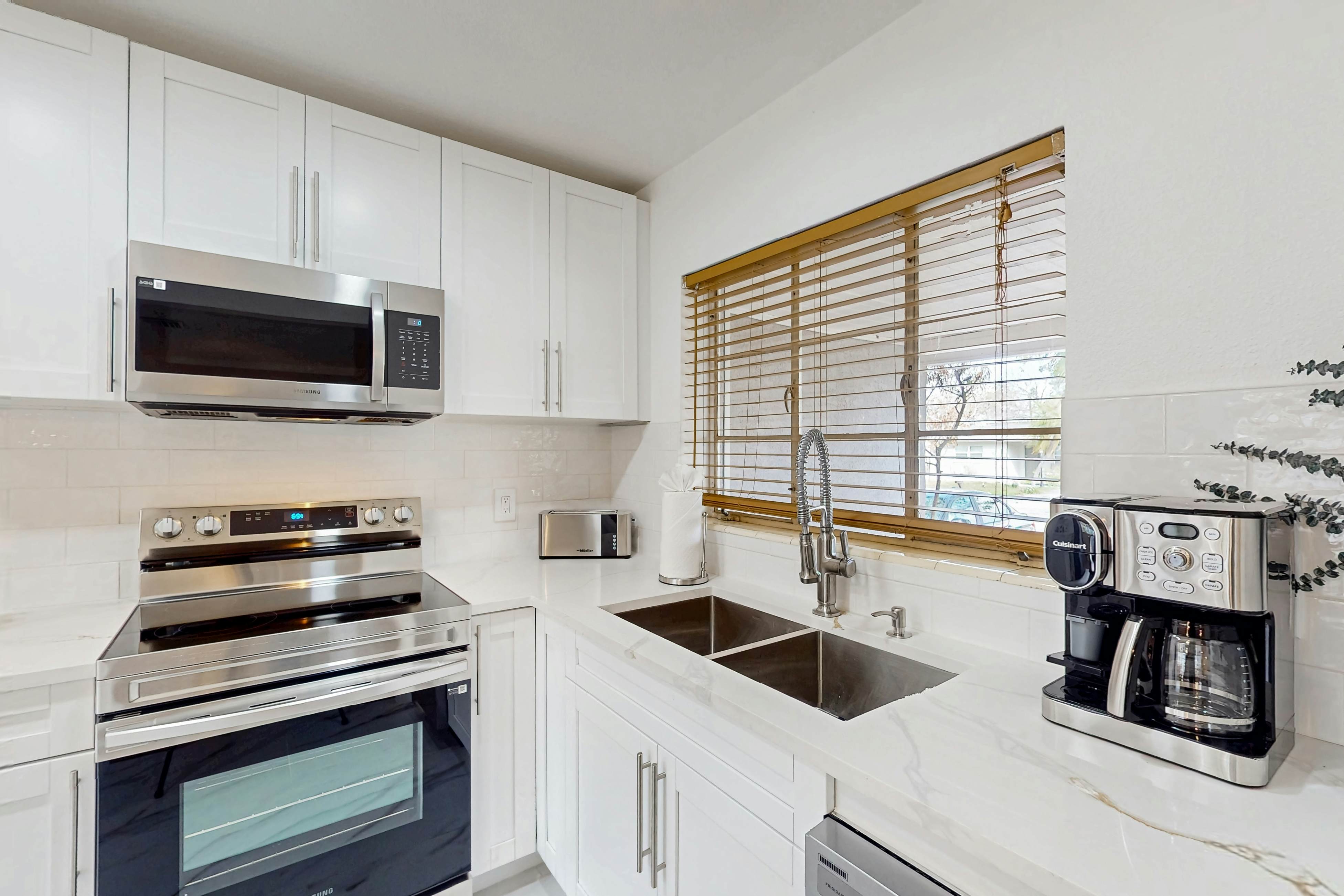 Charming dog friendly home with central location & outdoor patio