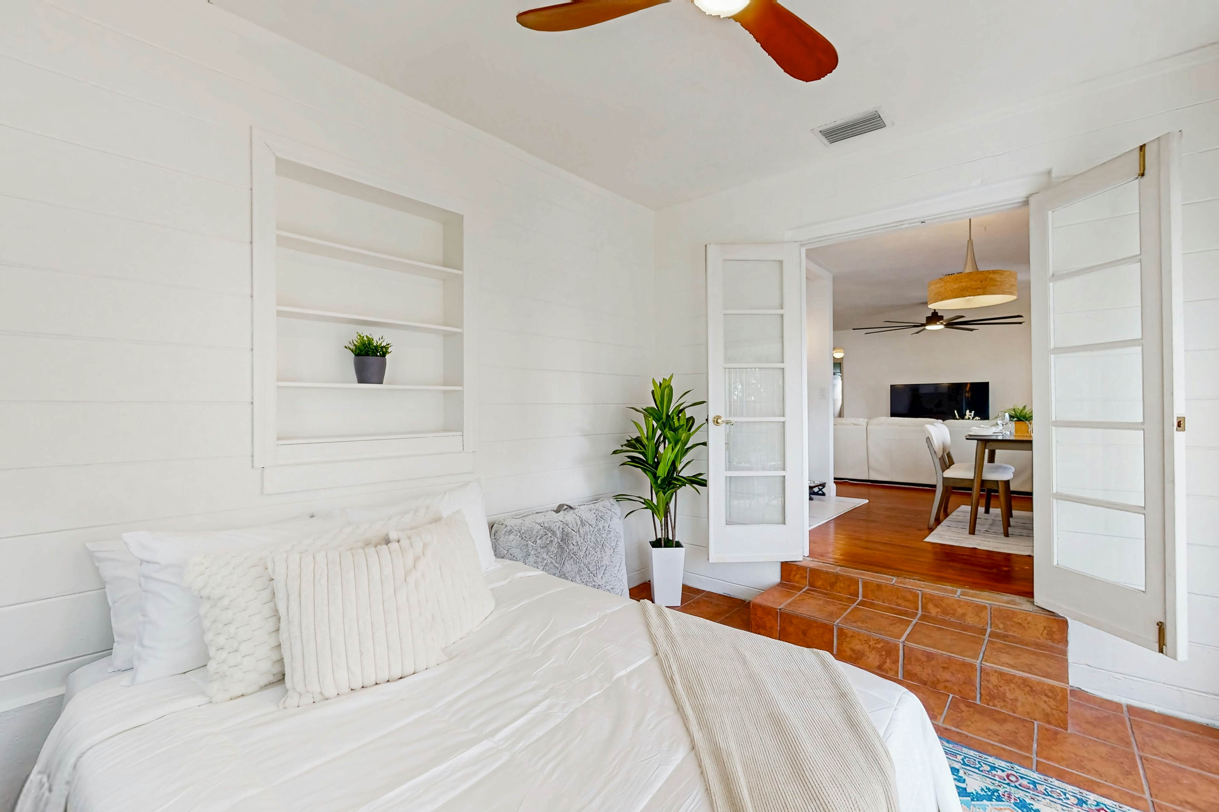 Charming dog friendly home with central location & outdoor patio