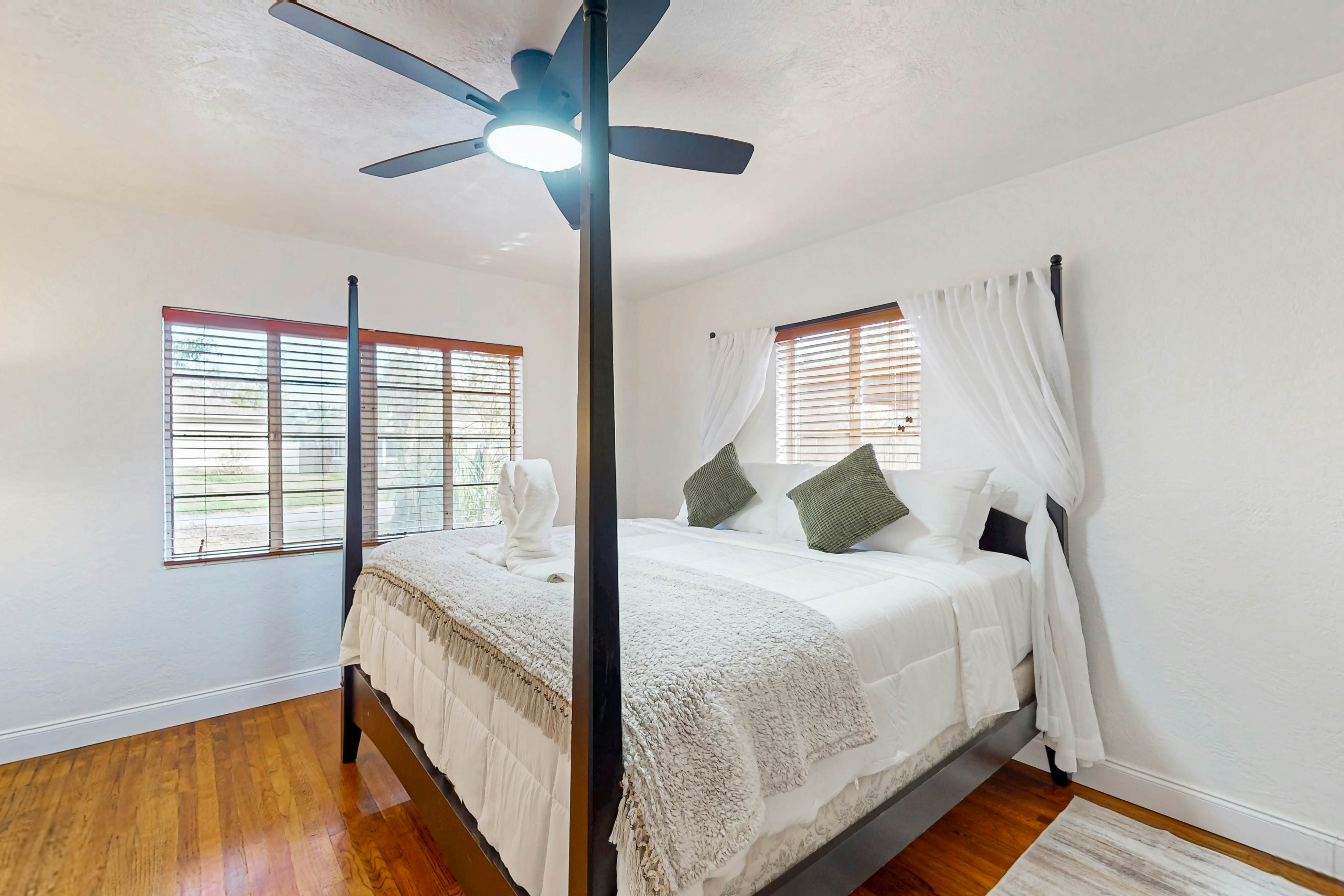 Charming dog friendly home with central location & outdoor patio