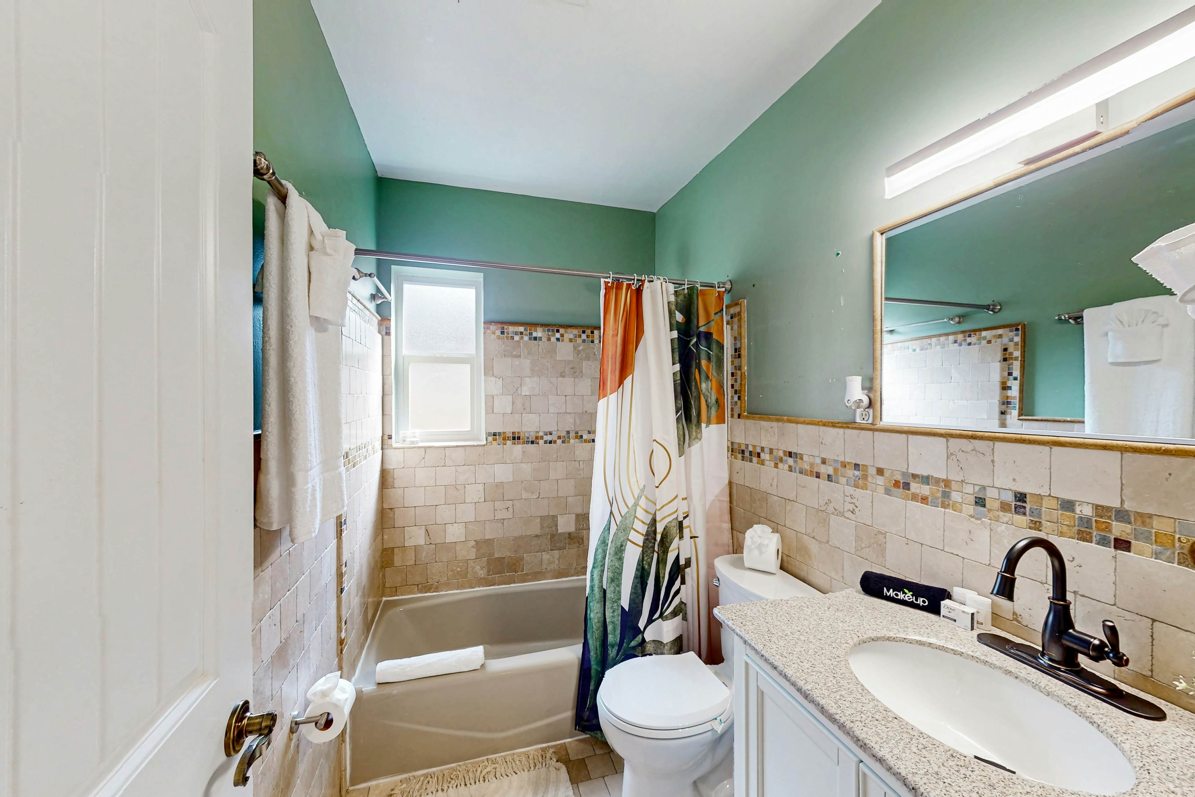 Charming dog friendly home with central location & outdoor patio