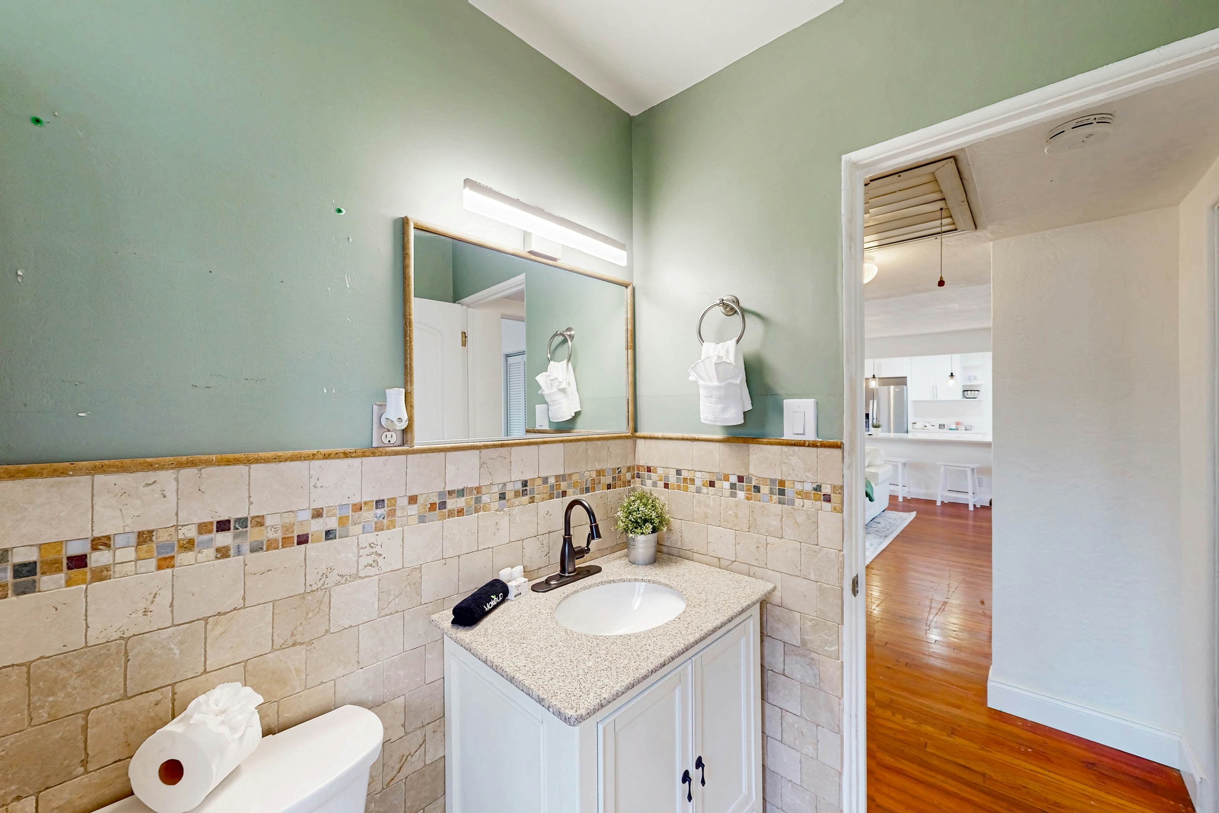 Charming dog friendly home with central location & outdoor patio