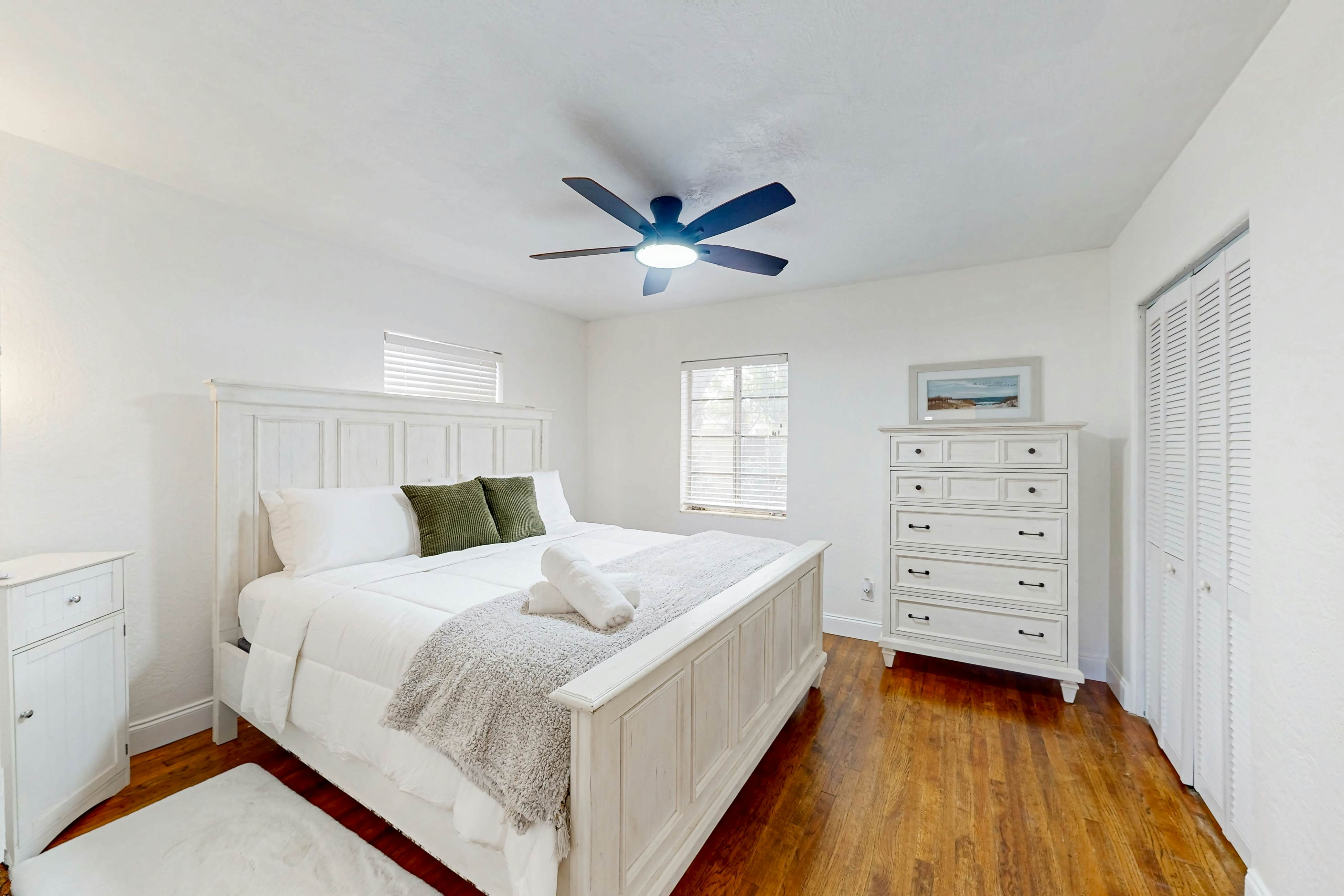 Charming dog friendly home with central location & outdoor patio