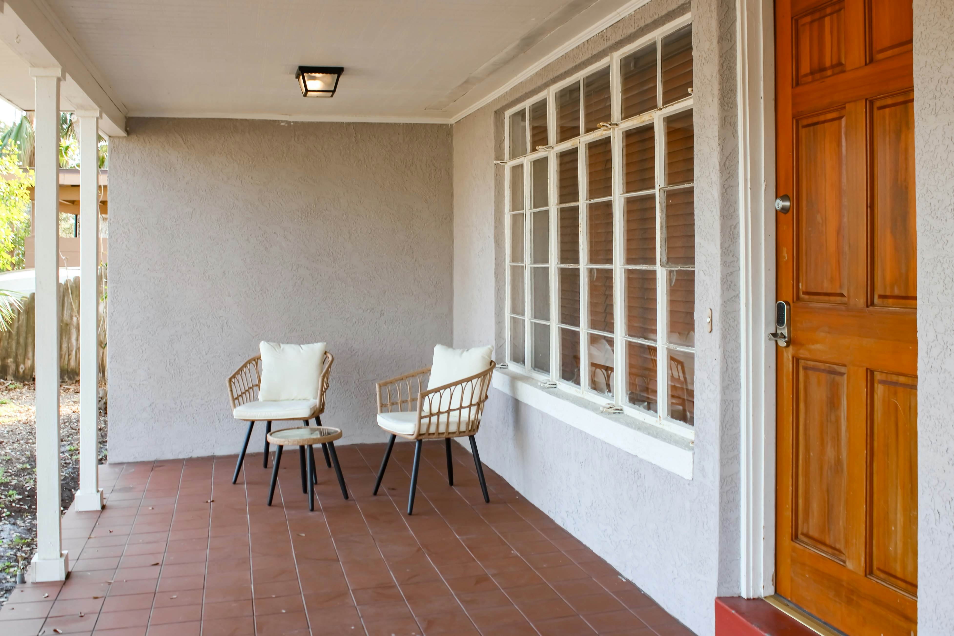 Charming dog friendly home with central location & outdoor patio