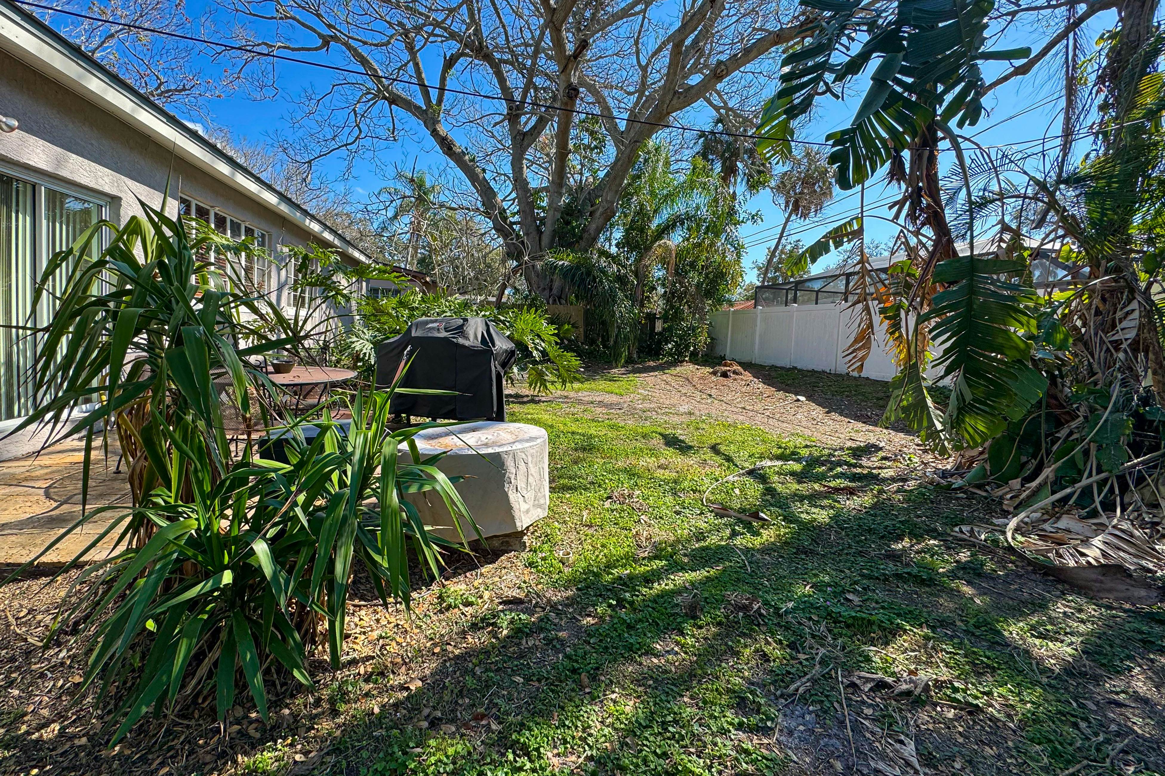 Charming dog friendly home with central location & outdoor patio