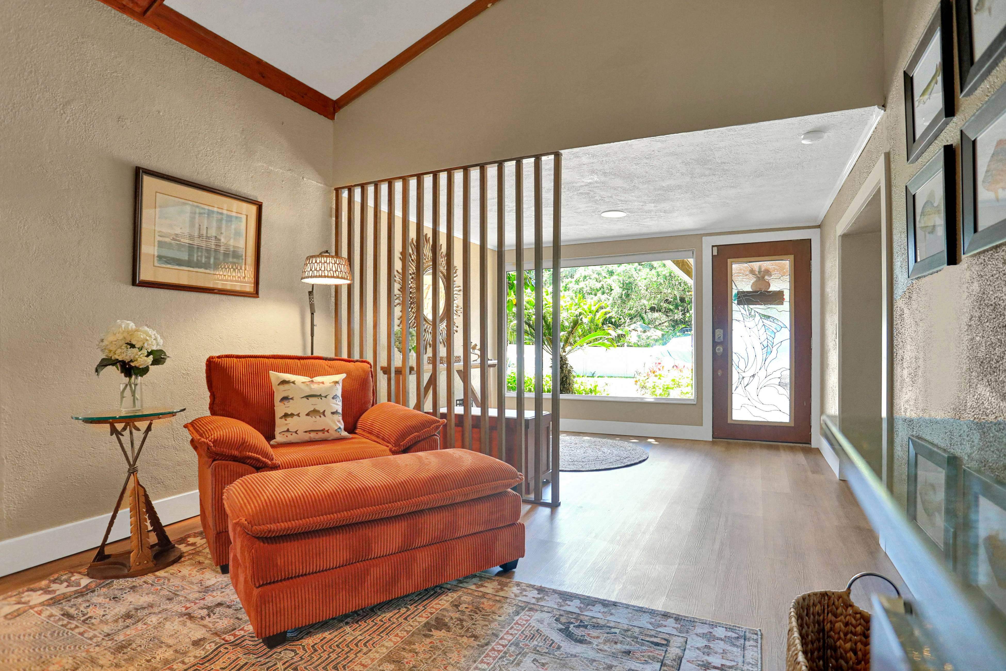 Riverfront retreat with pool/spa, outdoor kitchen, firepit, dock, sauna & games