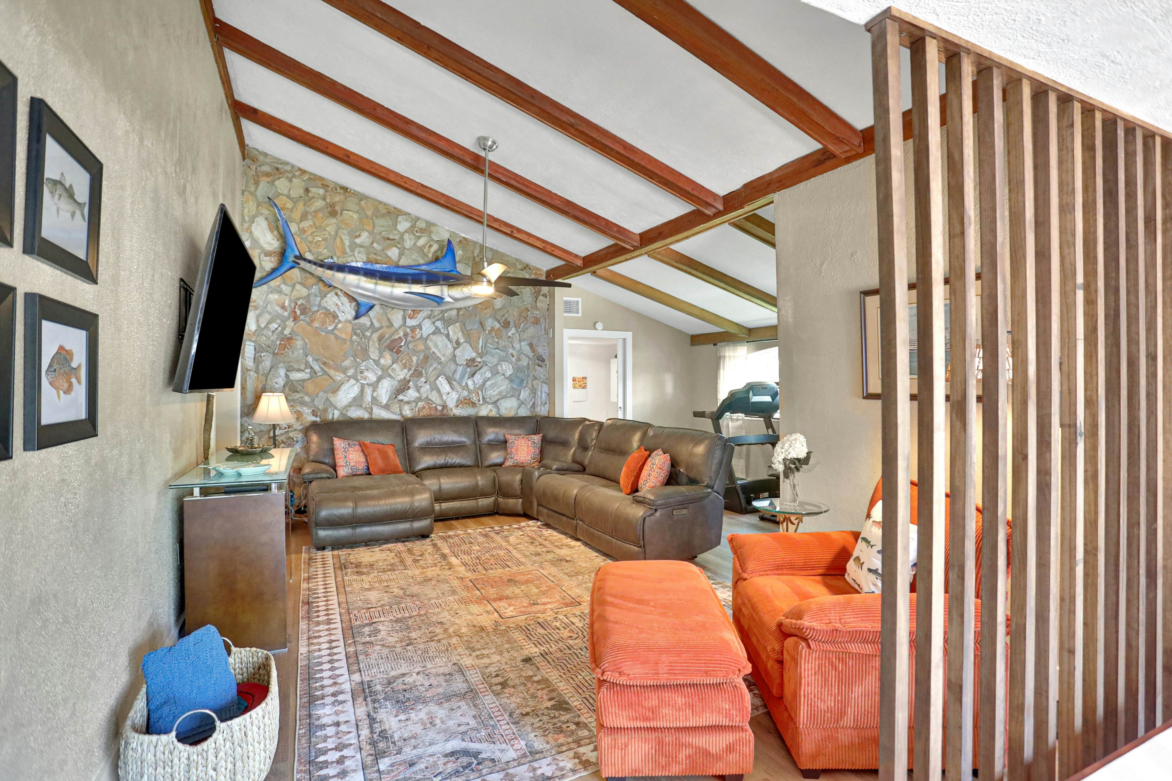 Riverfront retreat with pool/spa, outdoor kitchen, firepit, dock, sauna & games