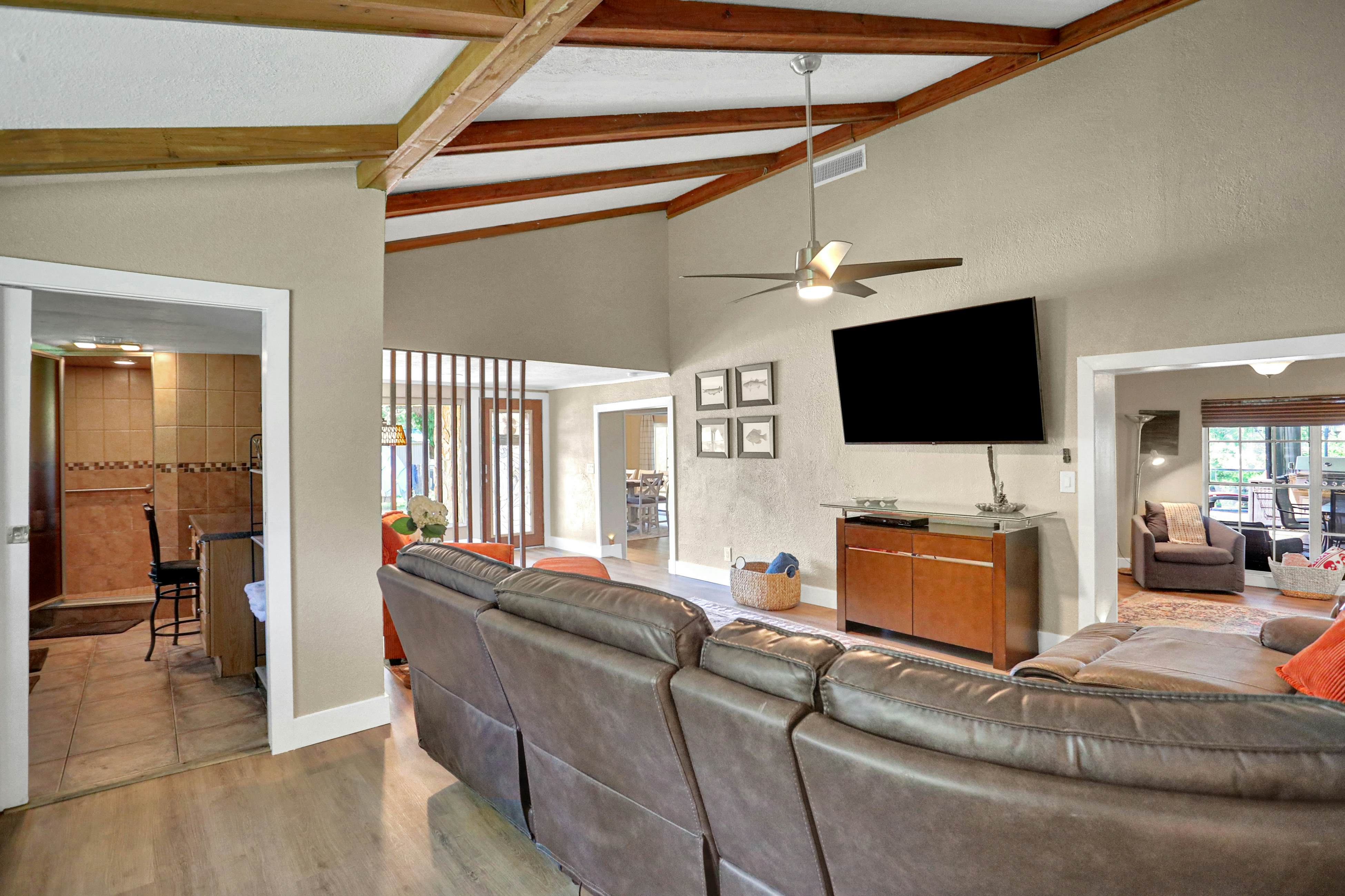 Riverfront retreat with pool/spa, outdoor kitchen, firepit, dock, sauna & games