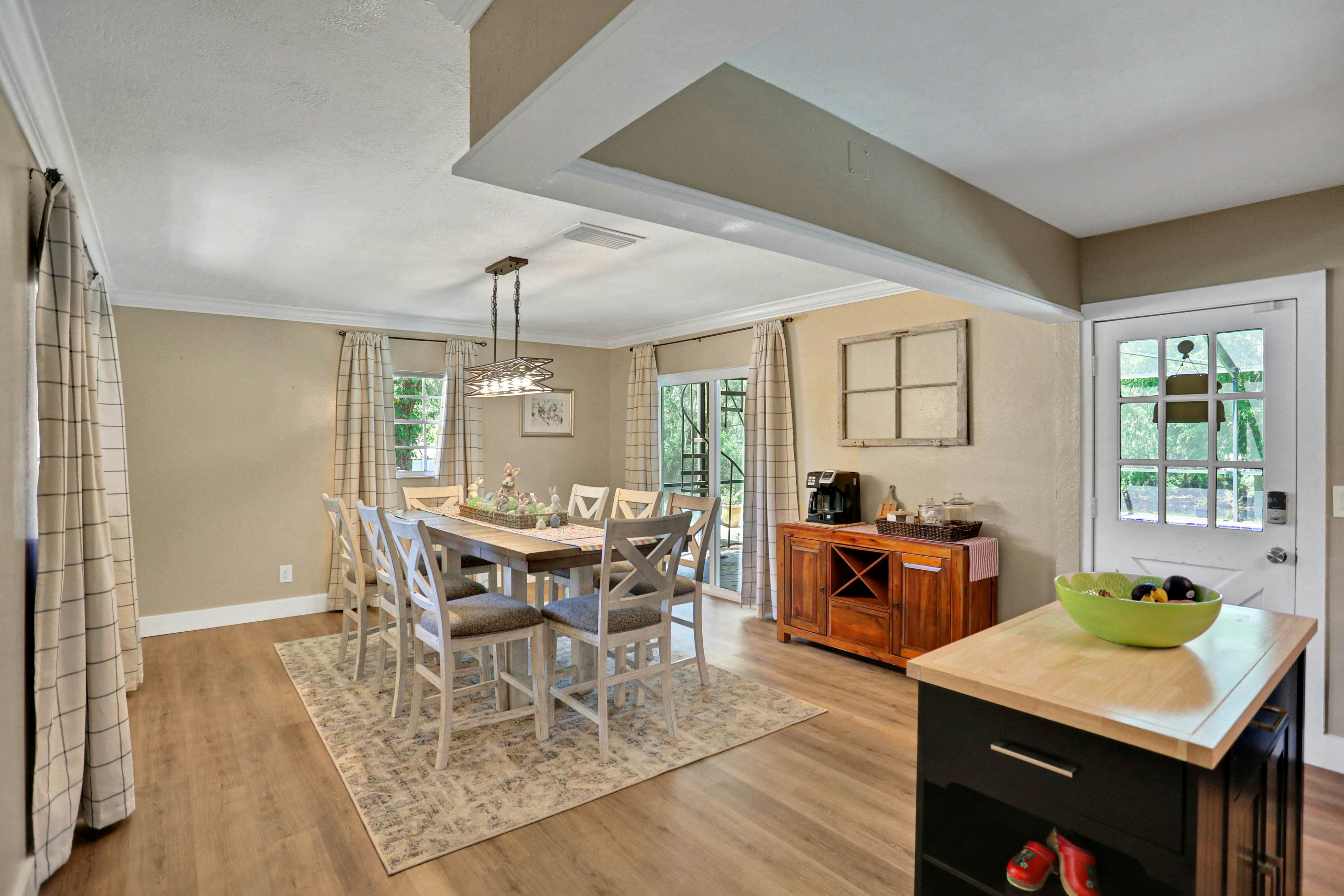 Riverfront retreat with pool/spa, outdoor kitchen, firepit, dock, sauna & games